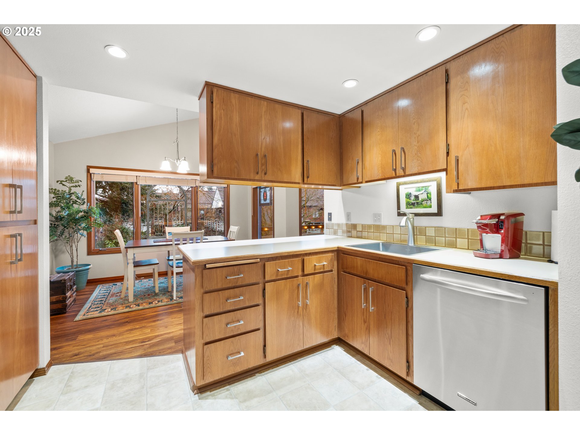 Photo #4: 712969090 Listing 