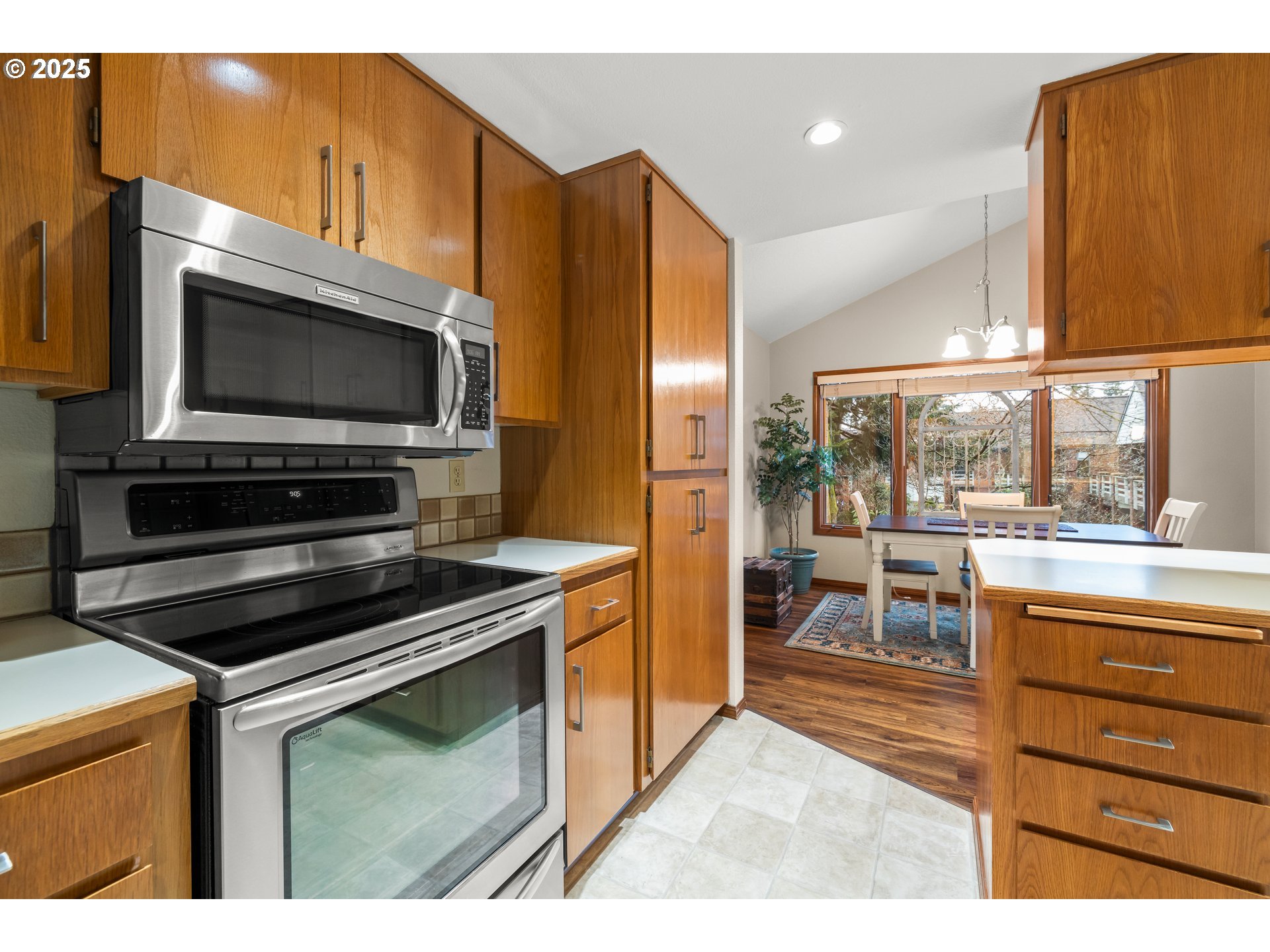 Photo #5: 712969090 Listing 
