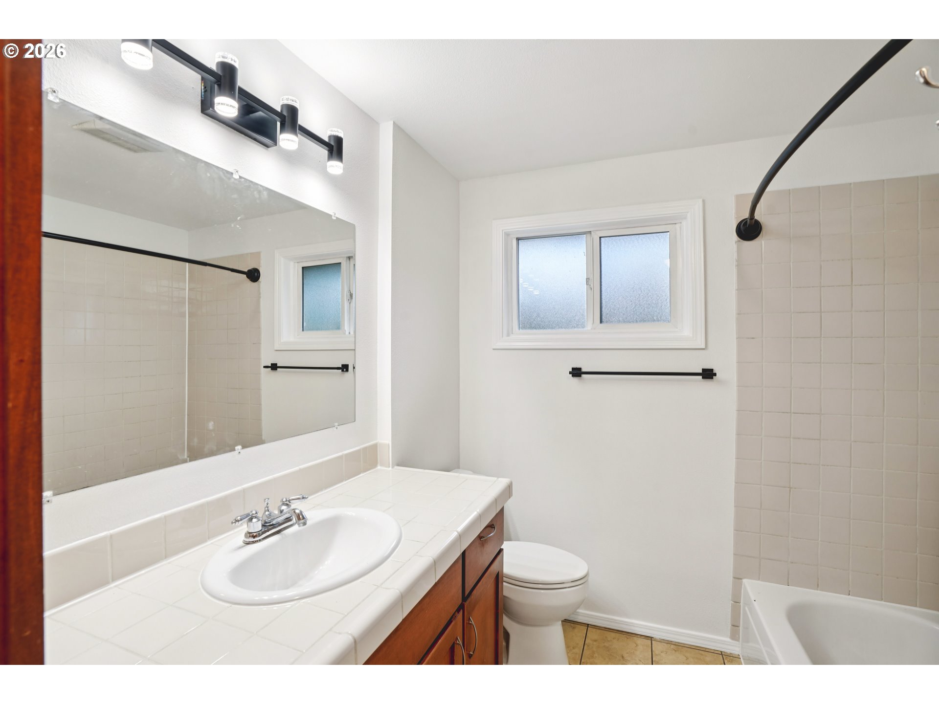 Photo #4: 712975088 Listing: Photo #4