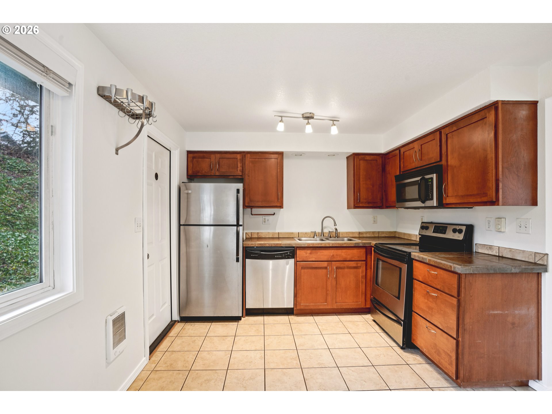 Photo #1: 712975088 Listing: Photo #1