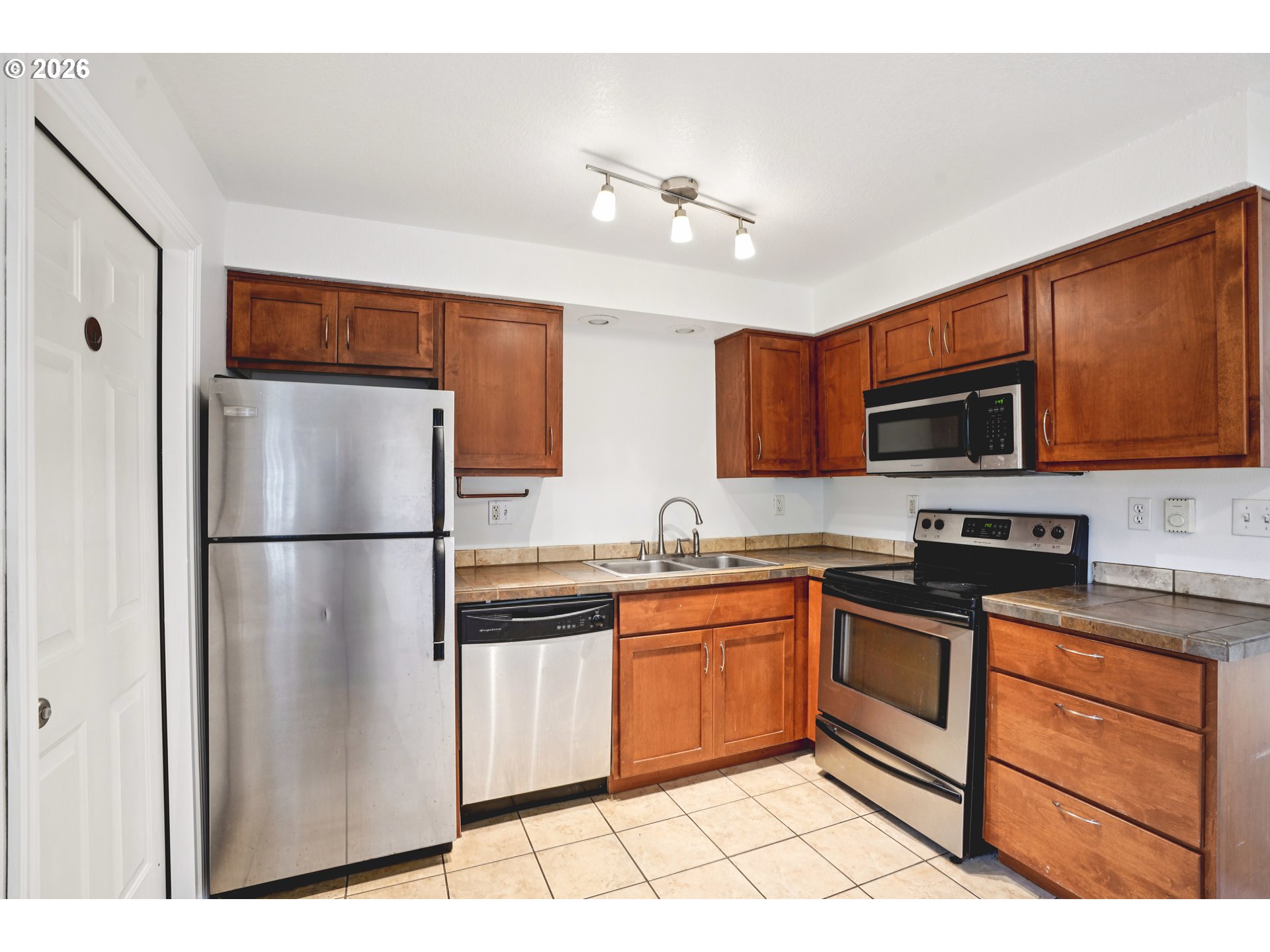 Photo #2: 712975088 Listing: Photo #2