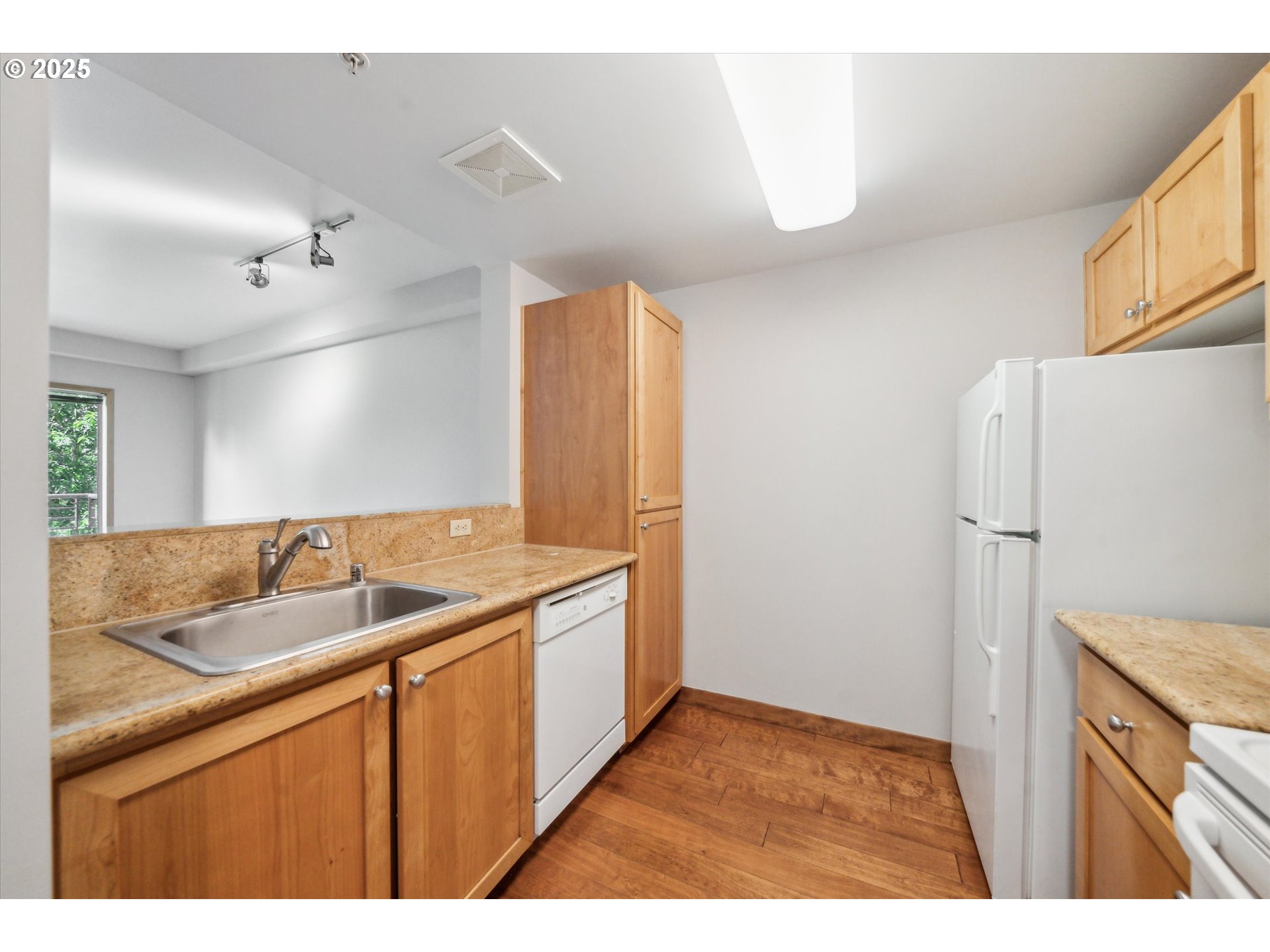 Photo #10: 713073076 Listing: Photo #10