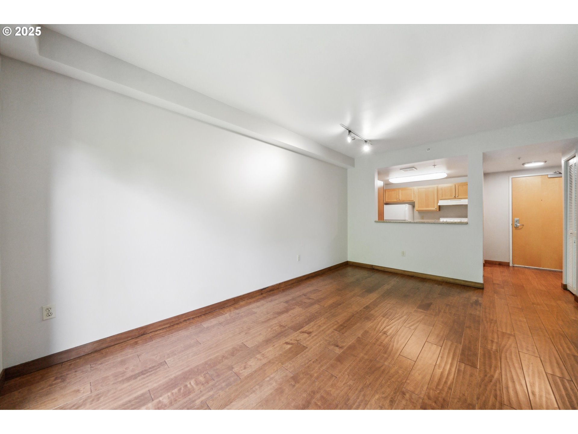 Photo #7: 713073076 Listing: Photo #7