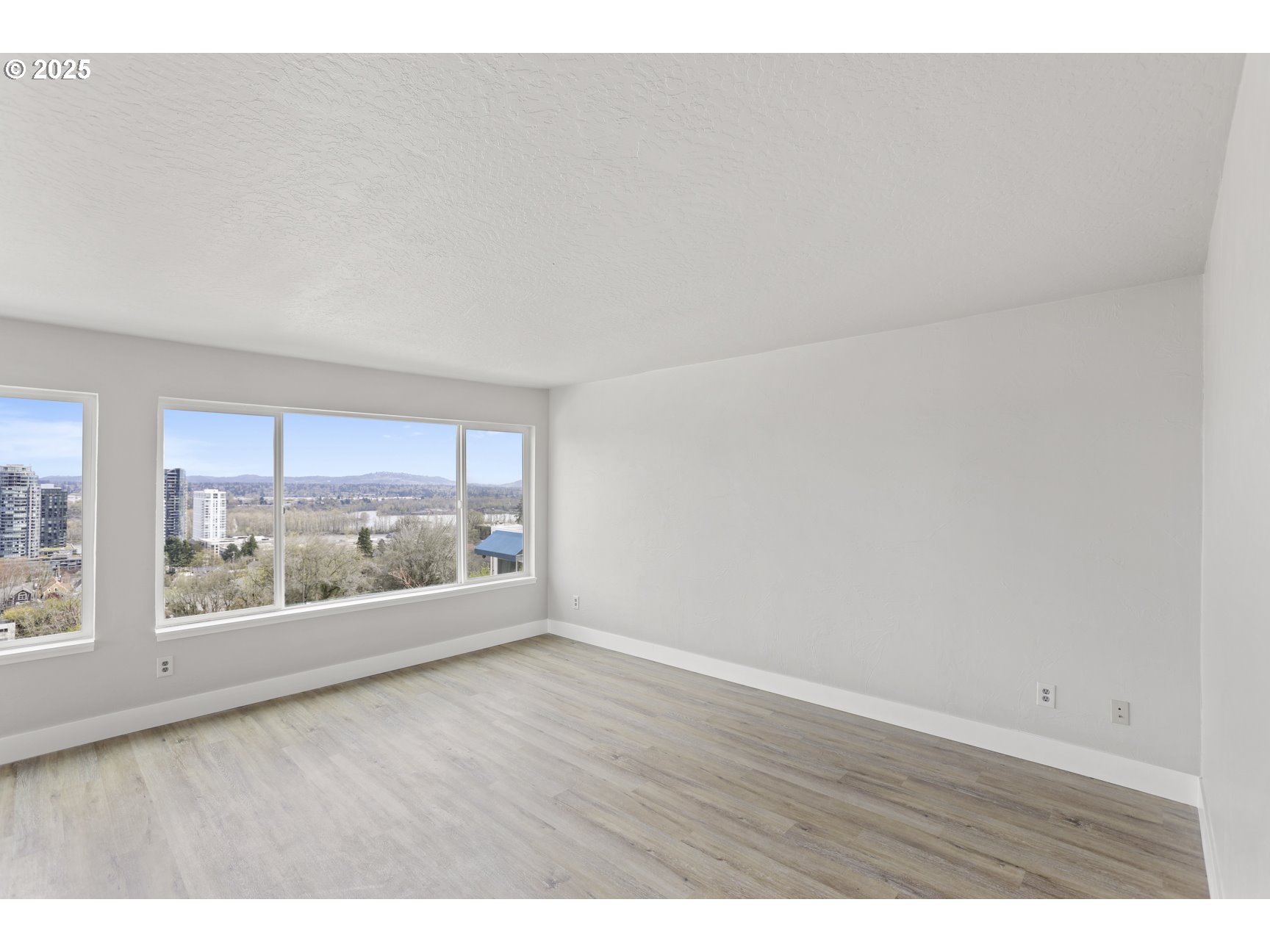 Photo #5: 714348890 Listing 