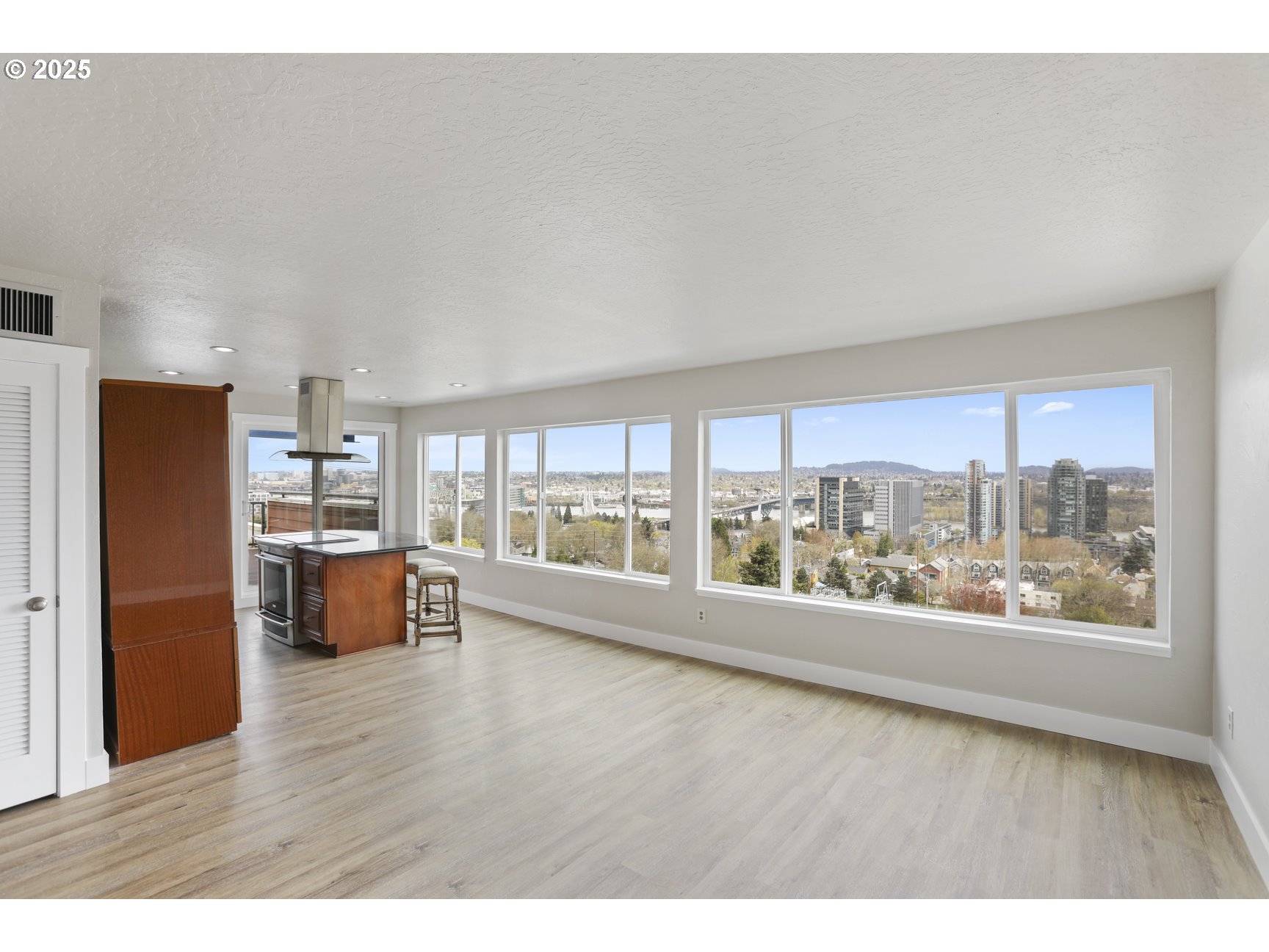 Photo #6: 714348890 Listing 