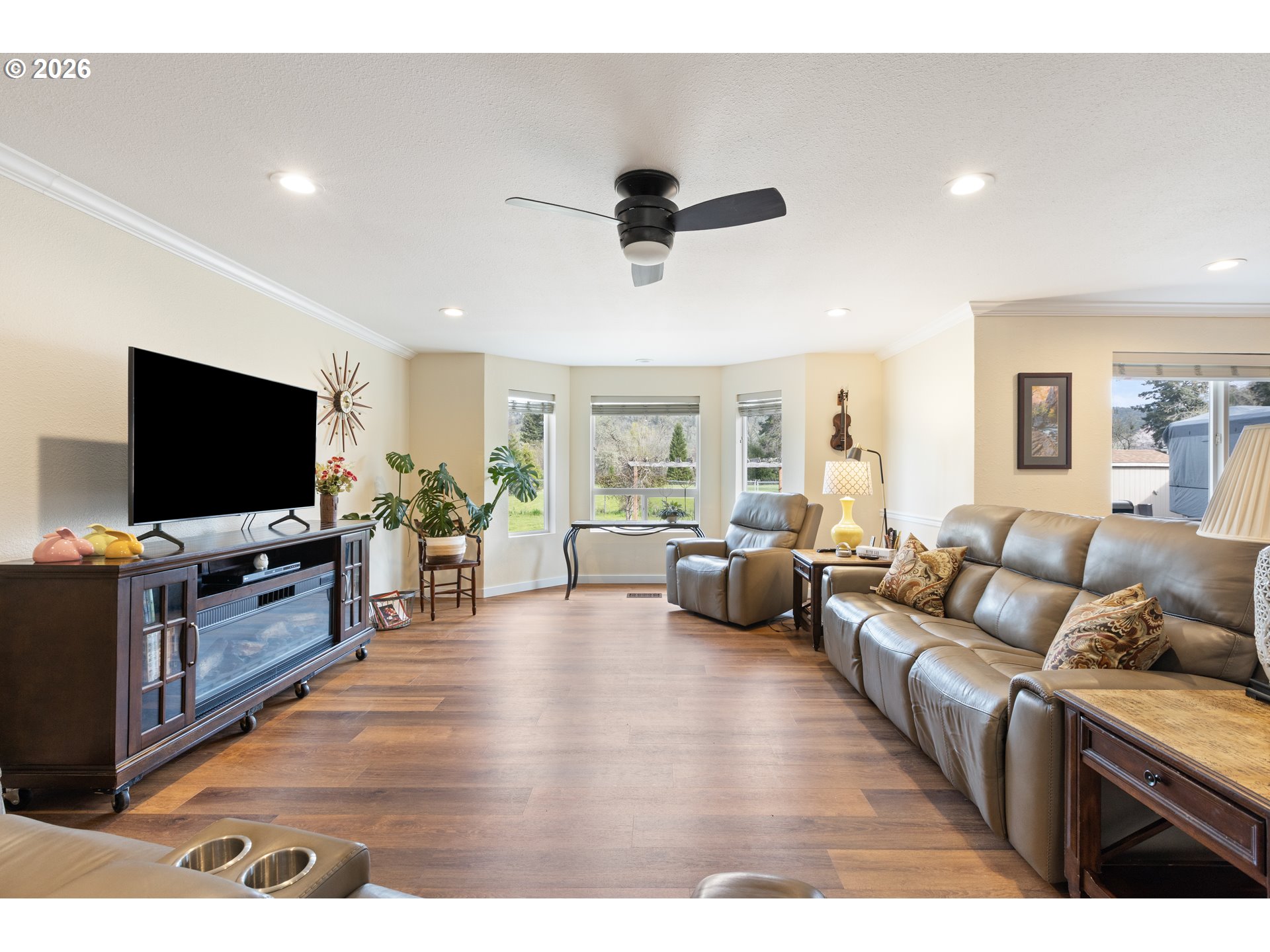 2164 SE DOUGLAS AVE, Roseburg, OR, 97470