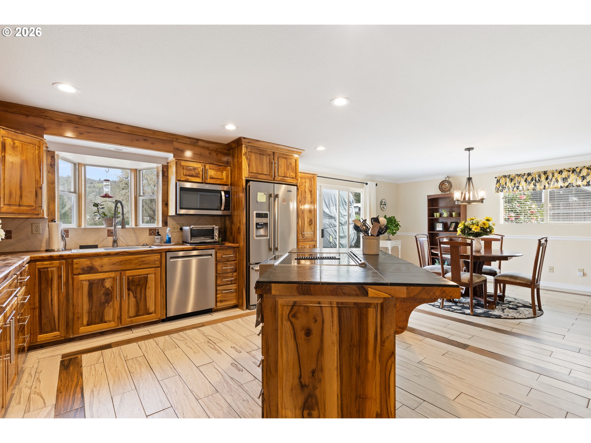 2164 SE DOUGLAS AVE, Roseburg, OR, 97470