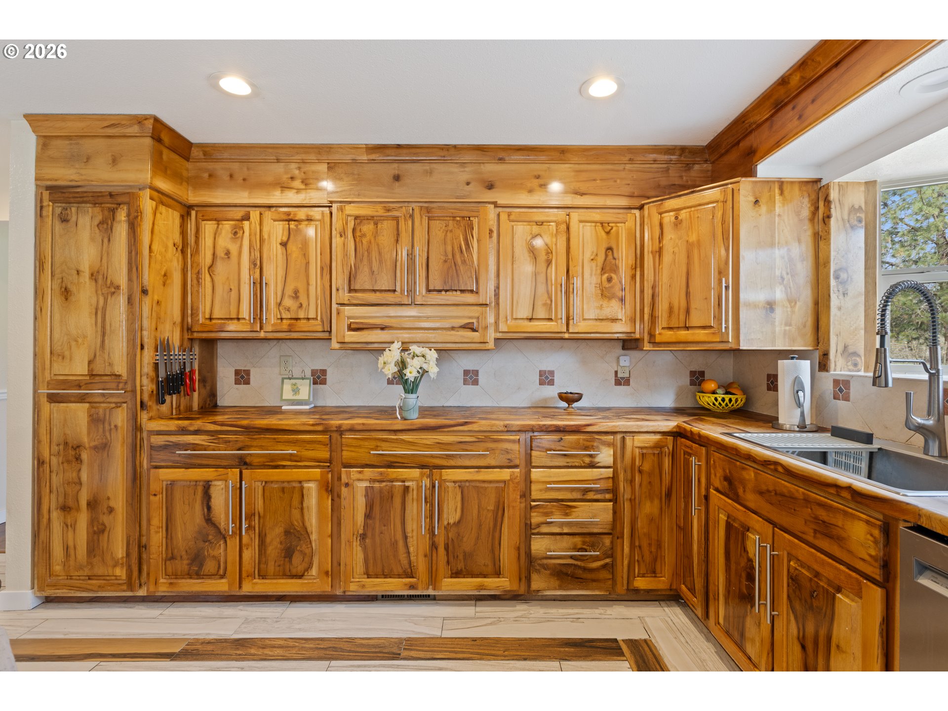 2164 SE DOUGLAS AVE, Roseburg, OR, 97470