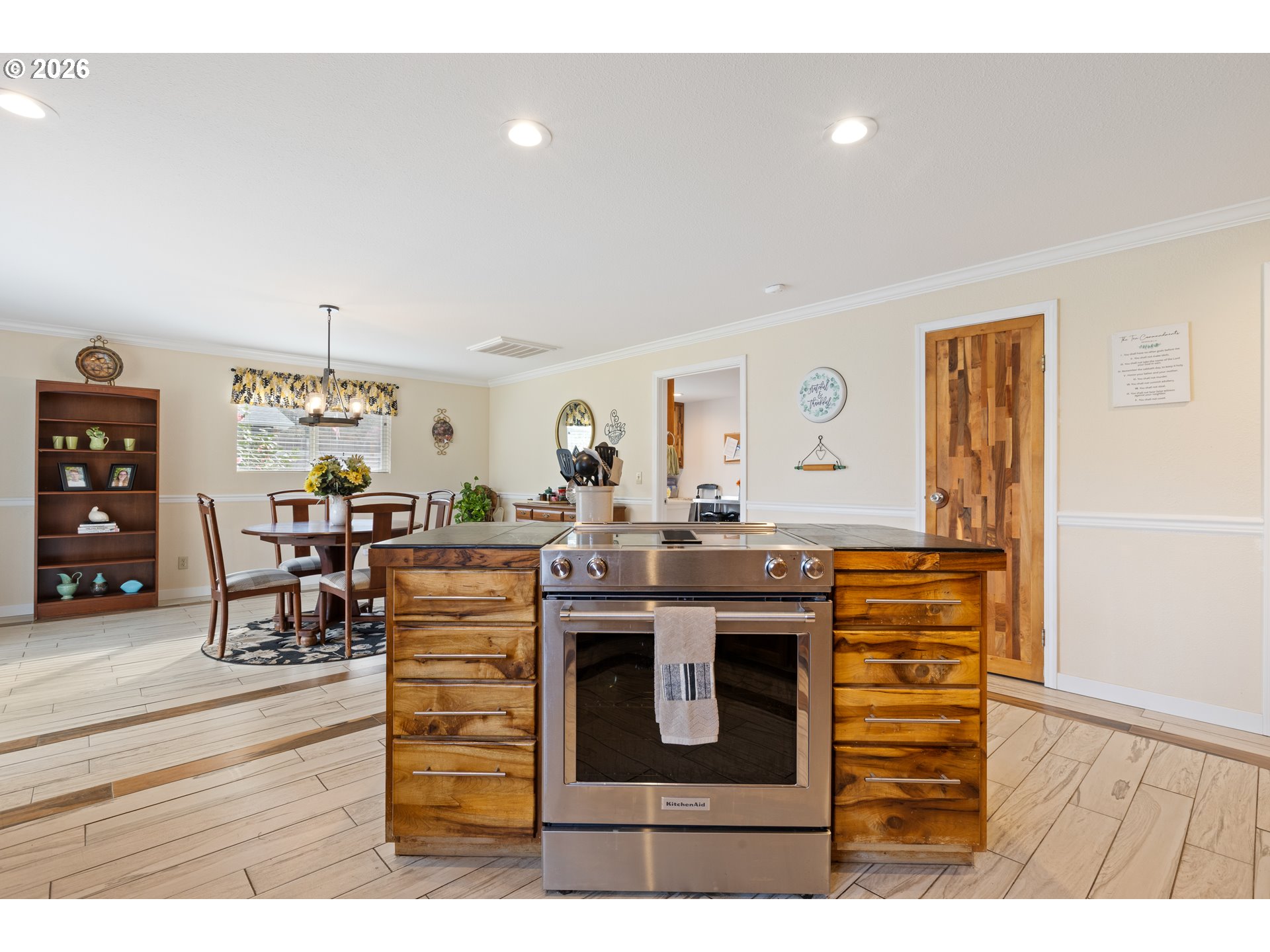 2164 SE DOUGLAS AVE, Roseburg, OR, 97470