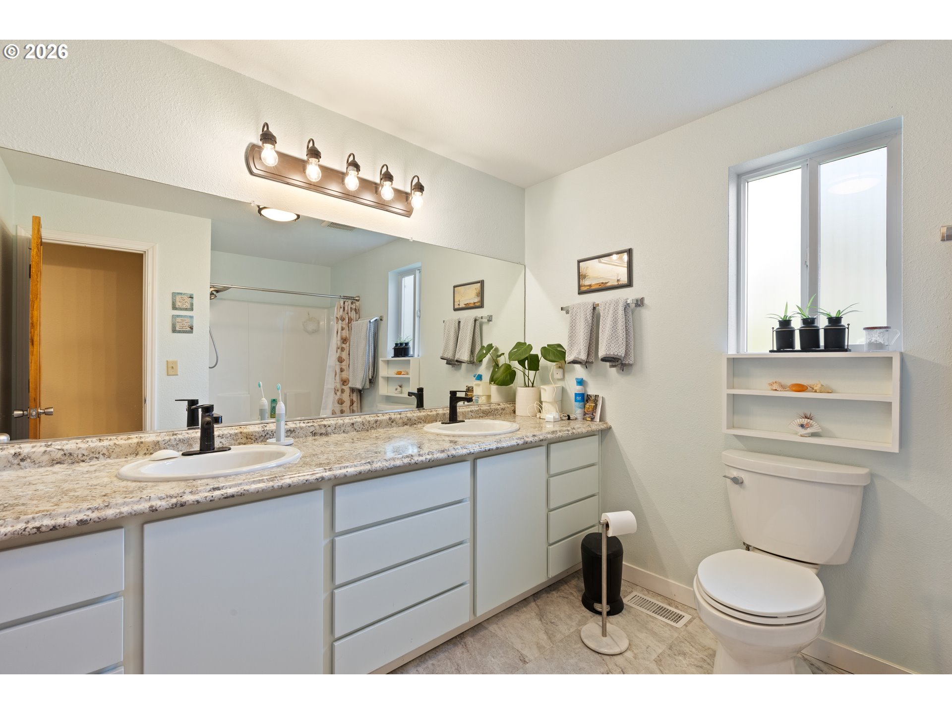 2164 SE DOUGLAS AVE, Roseburg, OR, 97470