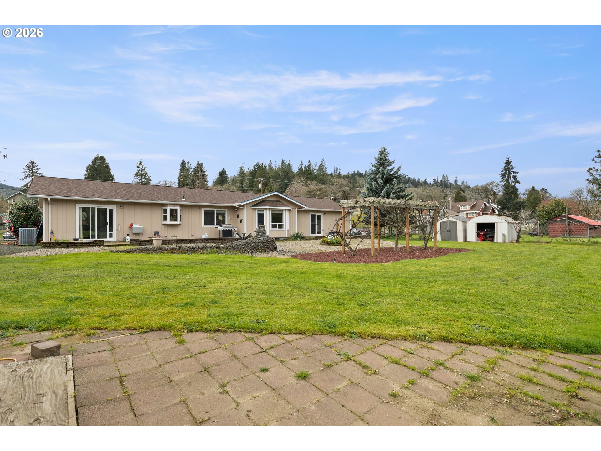 2164 SE DOUGLAS AVE, Roseburg, OR, 97470