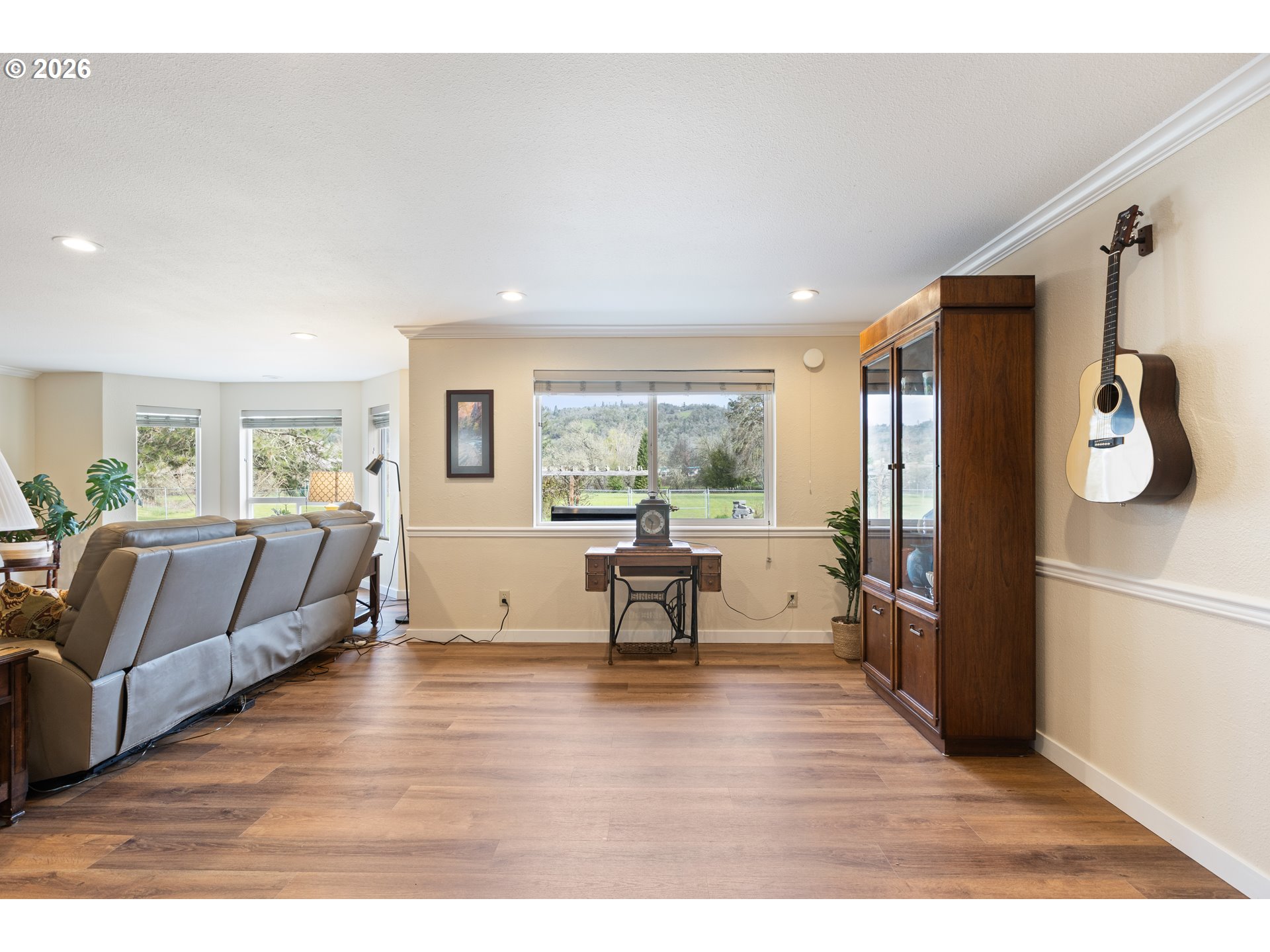 2164 SE DOUGLAS AVE, Roseburg, OR, 97470