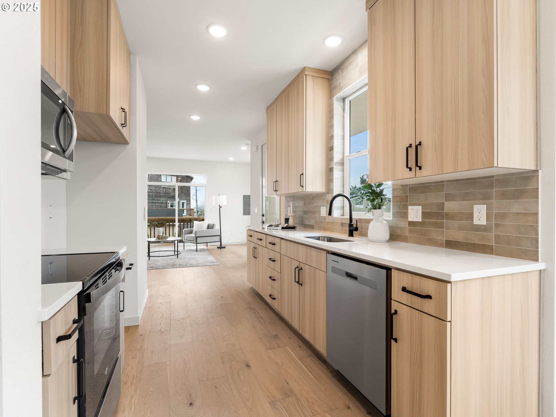 305 SE Jetty AVE, Lincoln City, OR, 97367