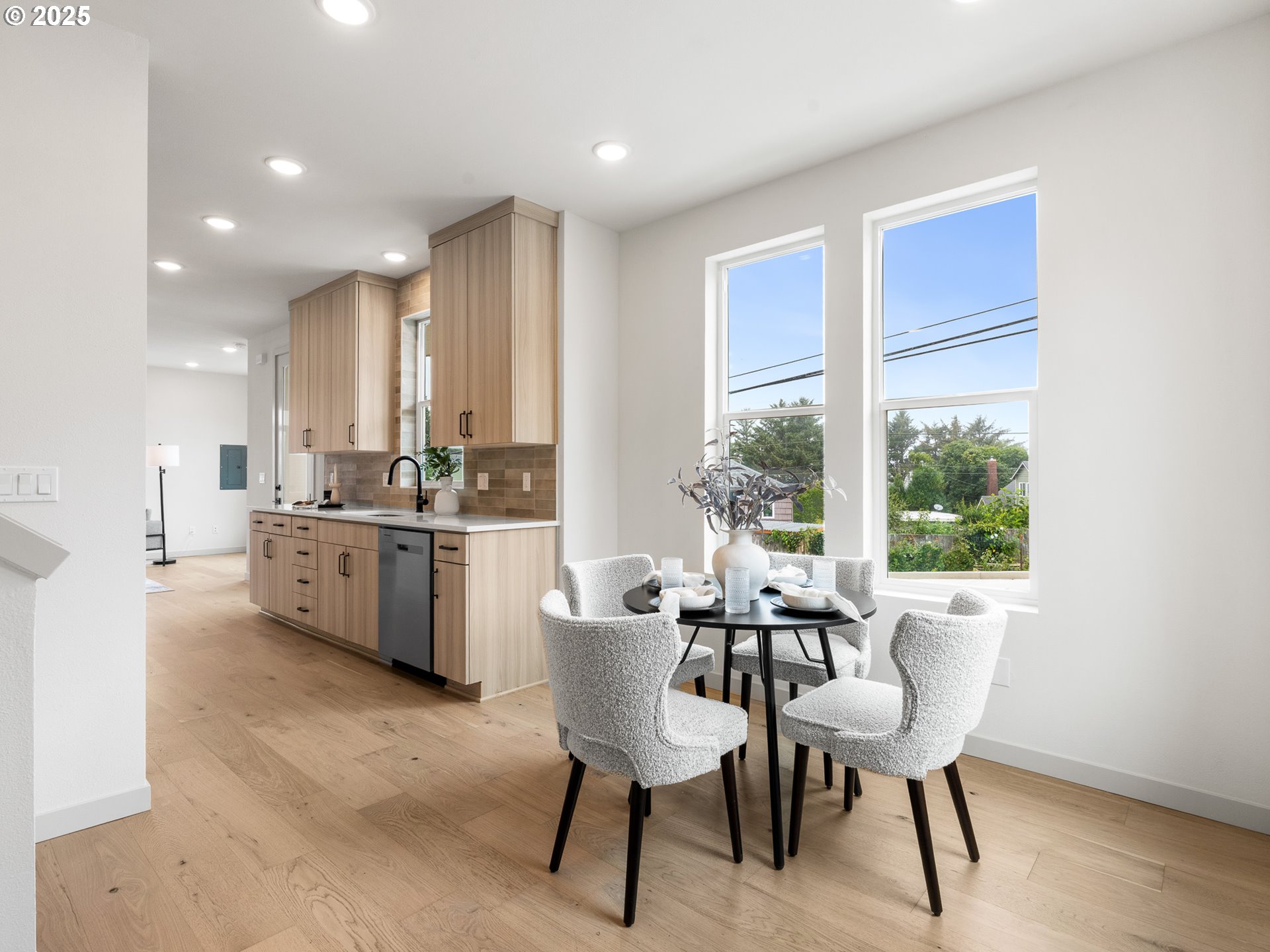 305 SE Jetty AVE, Lincoln City, OR, 97367