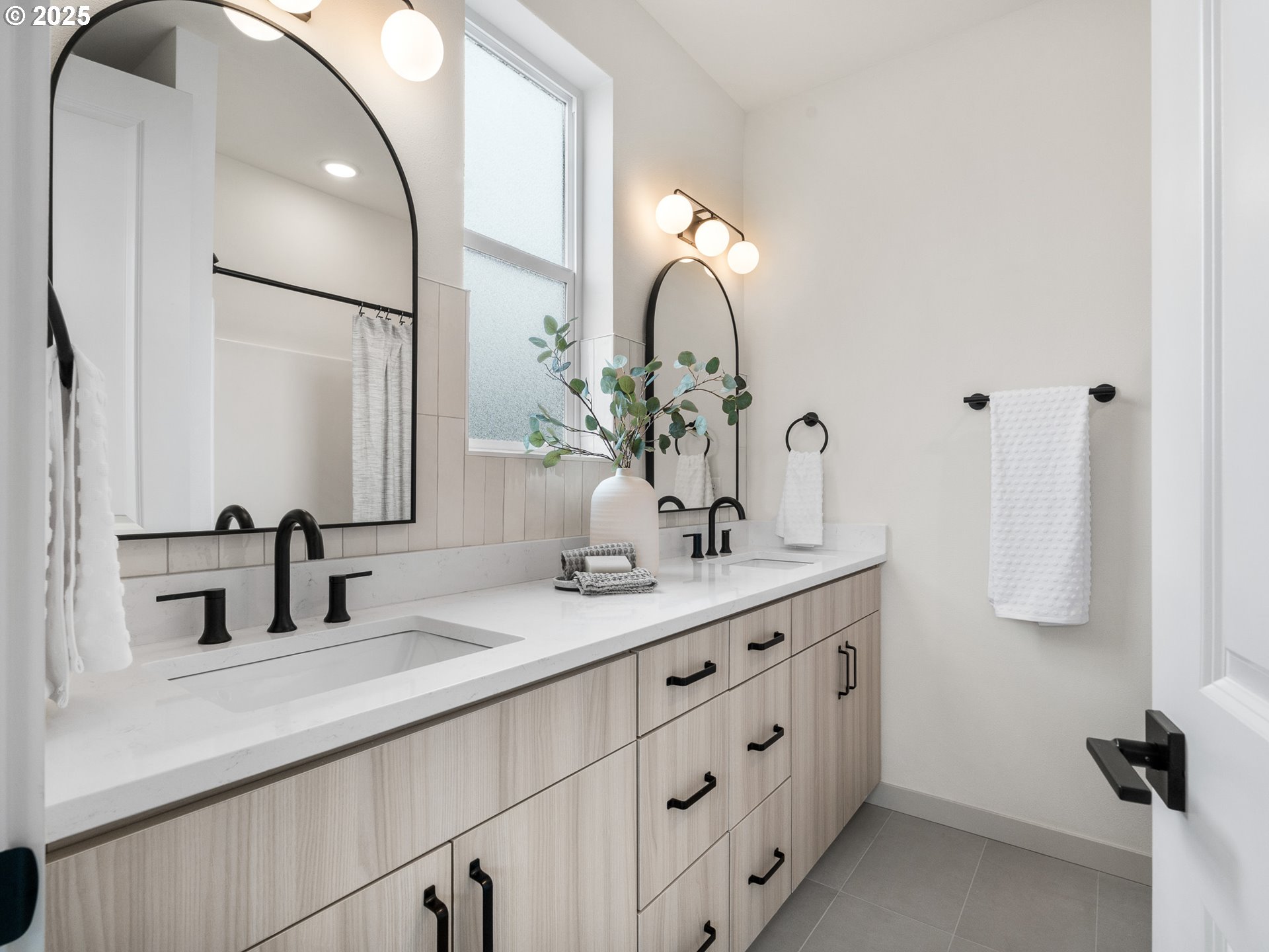 305 SE Jetty AVE, Lincoln City, OR, 97367