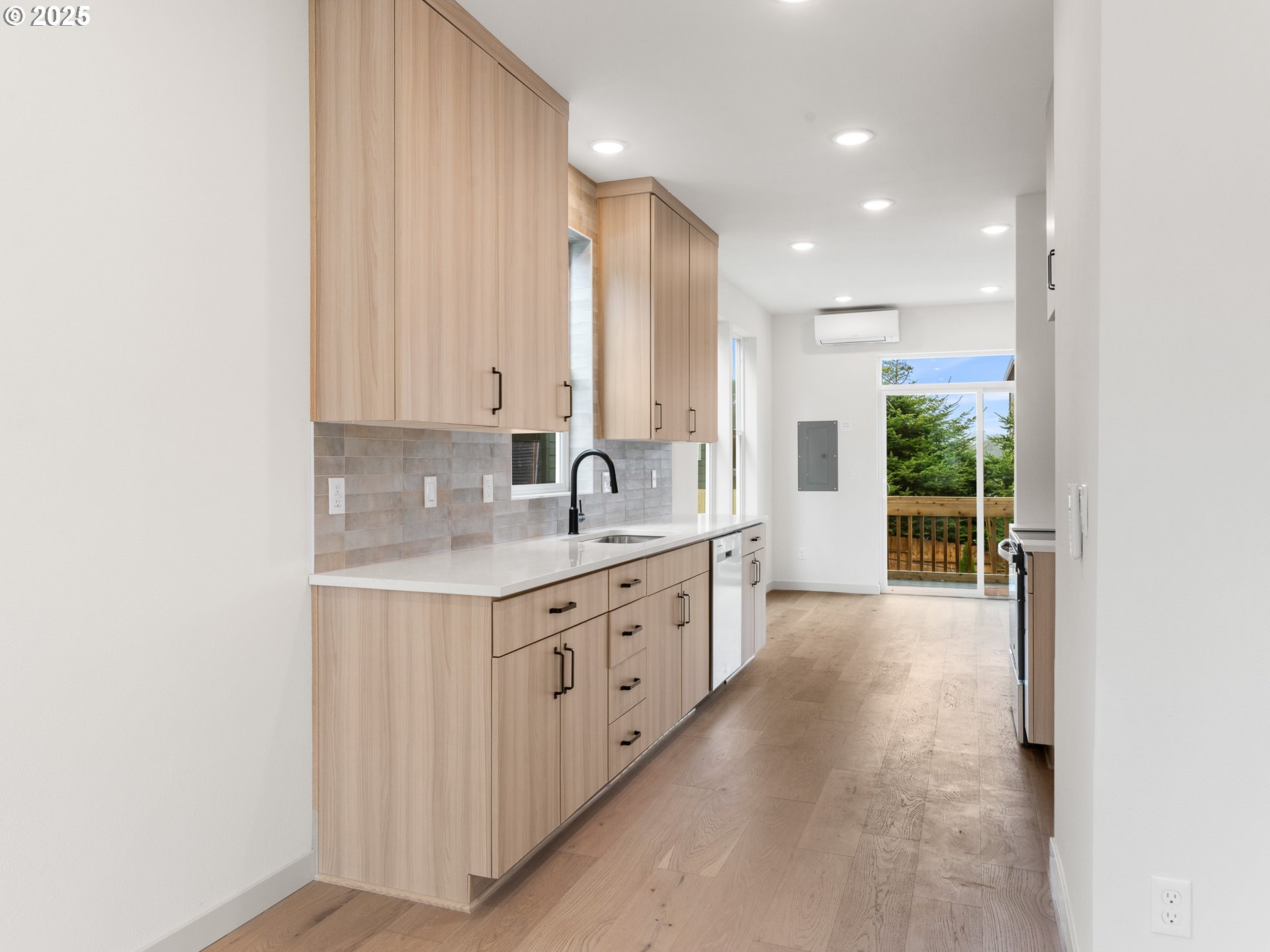 305 SE Jetty AVE, Lincoln City, OR, 97367