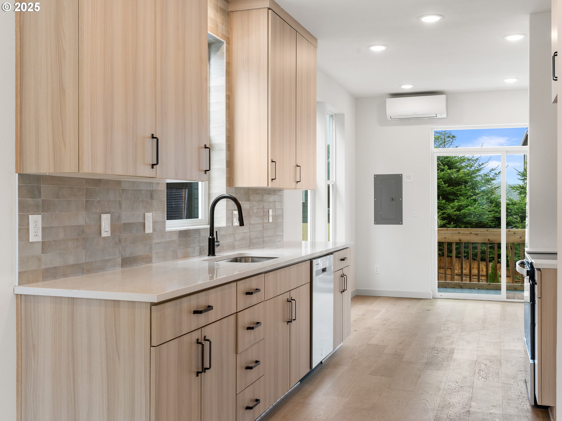 305 SE Jetty AVE, Lincoln City, OR, 97367