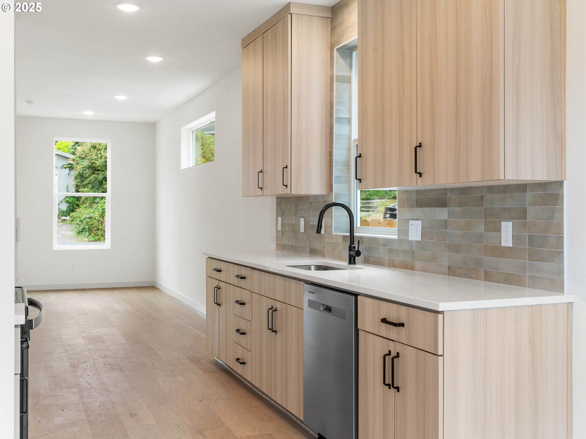 305 SE Jetty AVE, Lincoln City, OR, 97367