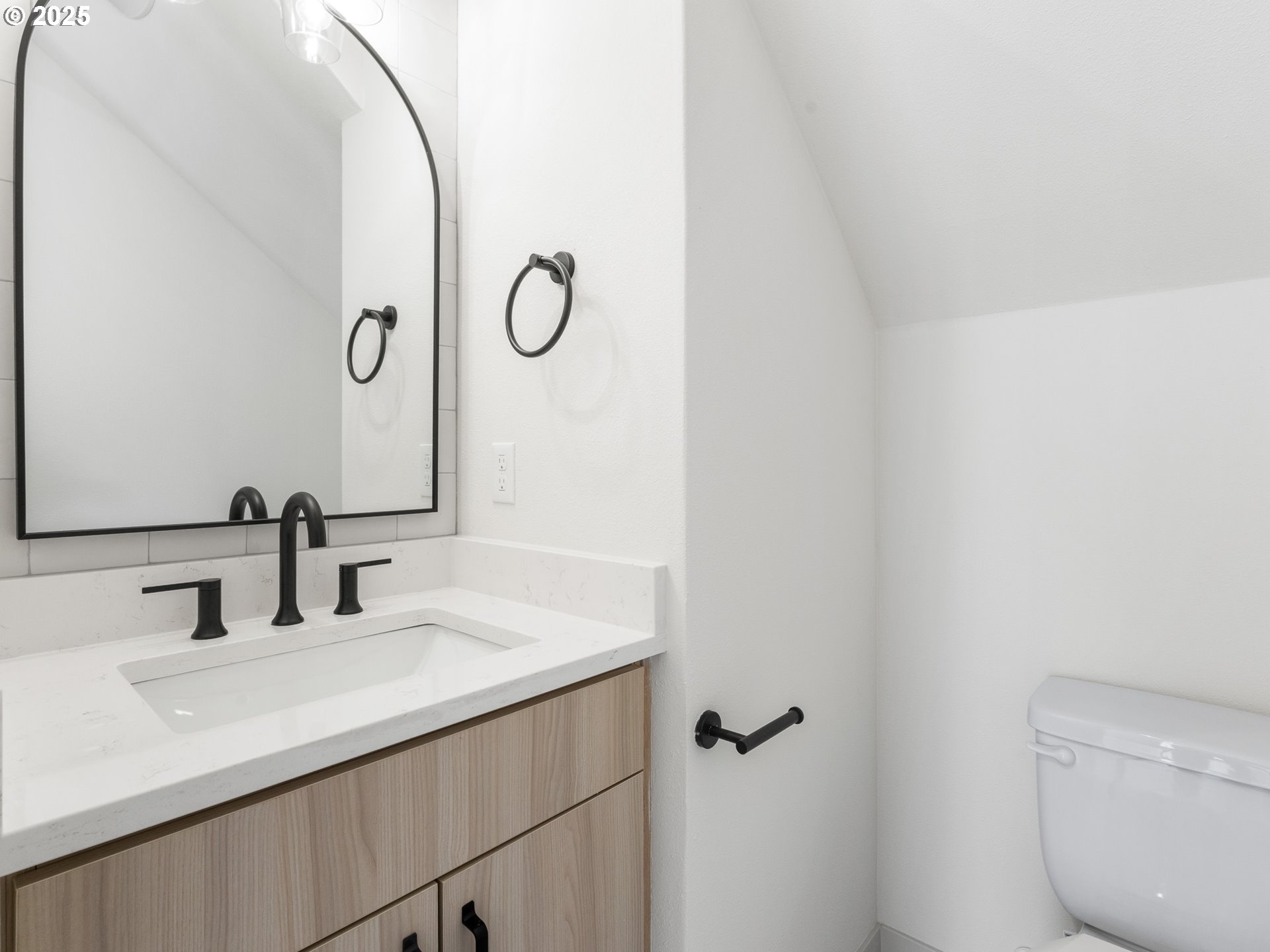 305 SE Jetty AVE, Lincoln City, OR, 97367