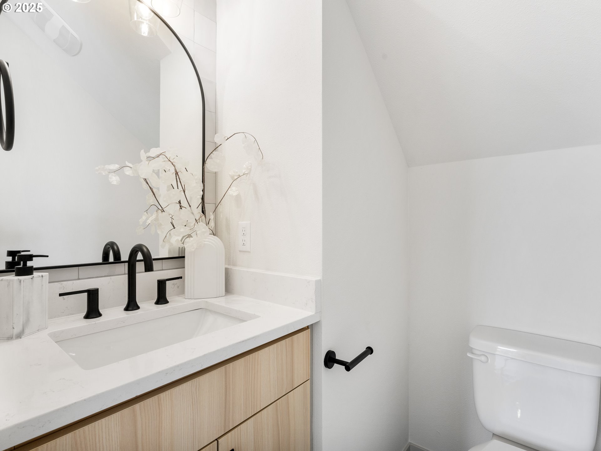 305 SE Jetty AVE, Lincoln City, OR, 97367