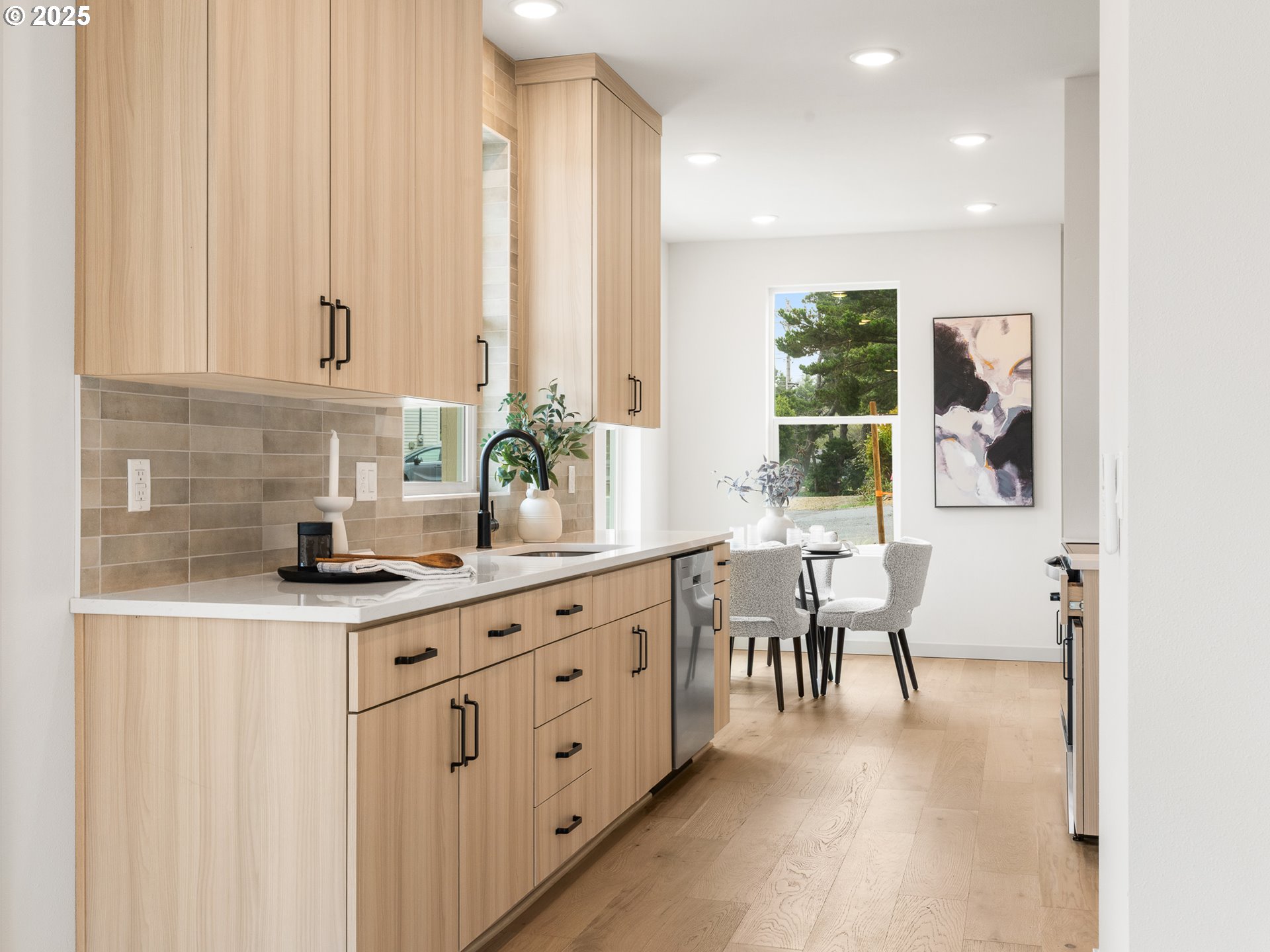 305 SE Jetty AVE, Lincoln City, OR, 97367