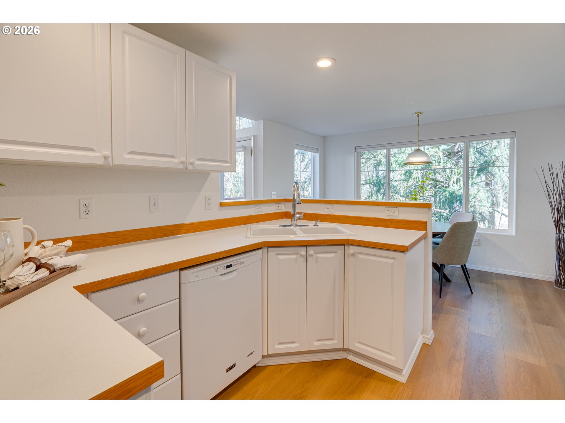 Photo #2: 717675962 Listing: Photo #2