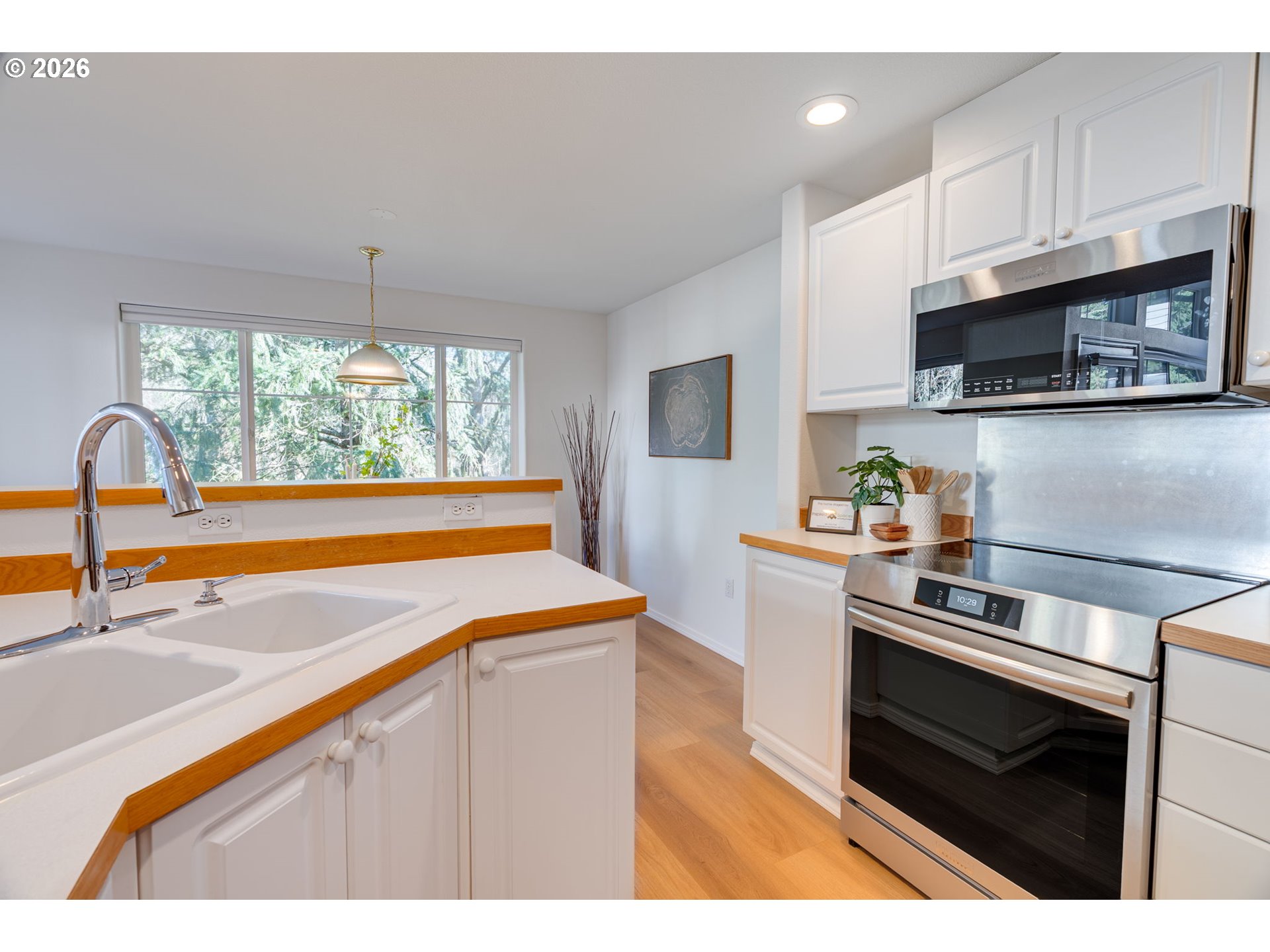 Photo #3: 717675962 Listing: Photo #3