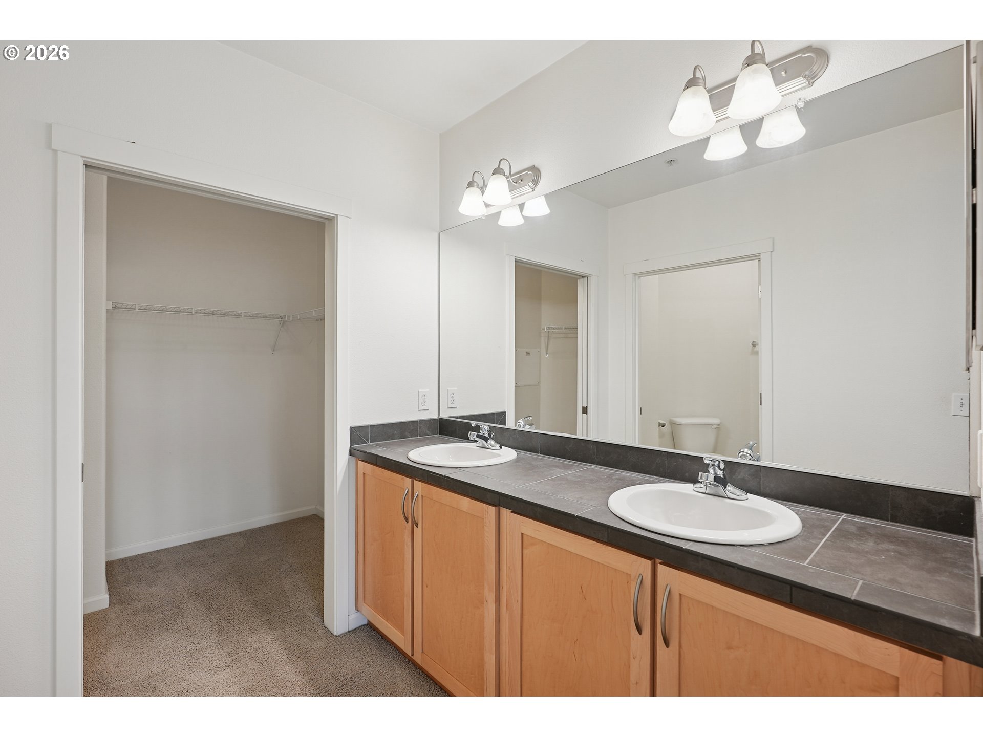 Photo #22: 718865627 Listing: Photo #22