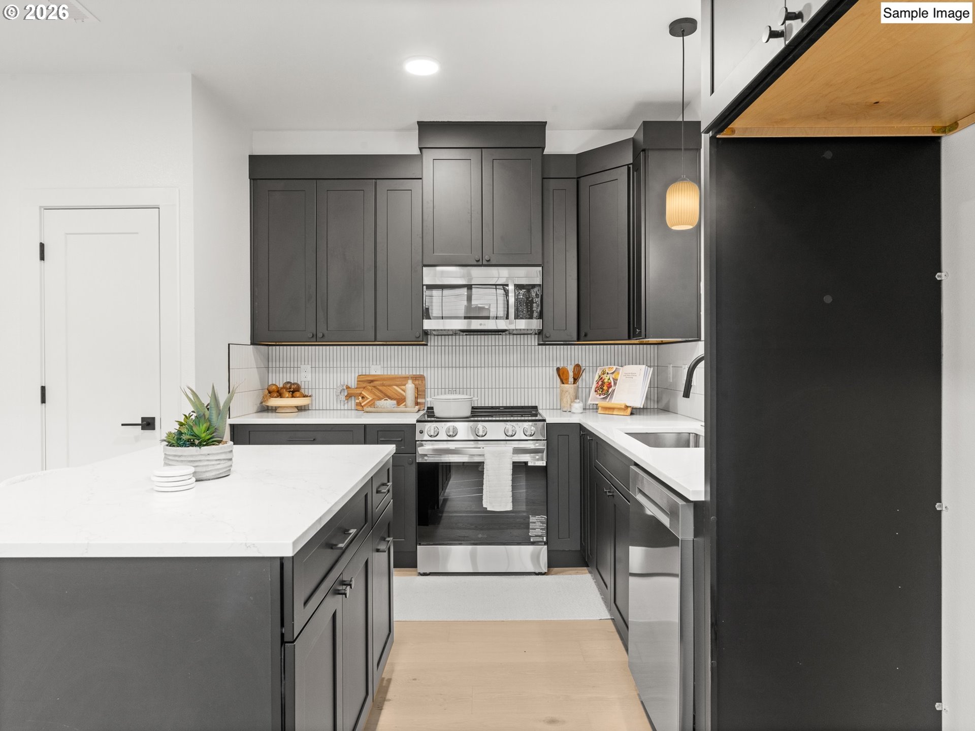 Photo #4: 719001526 Listing: Photo #4