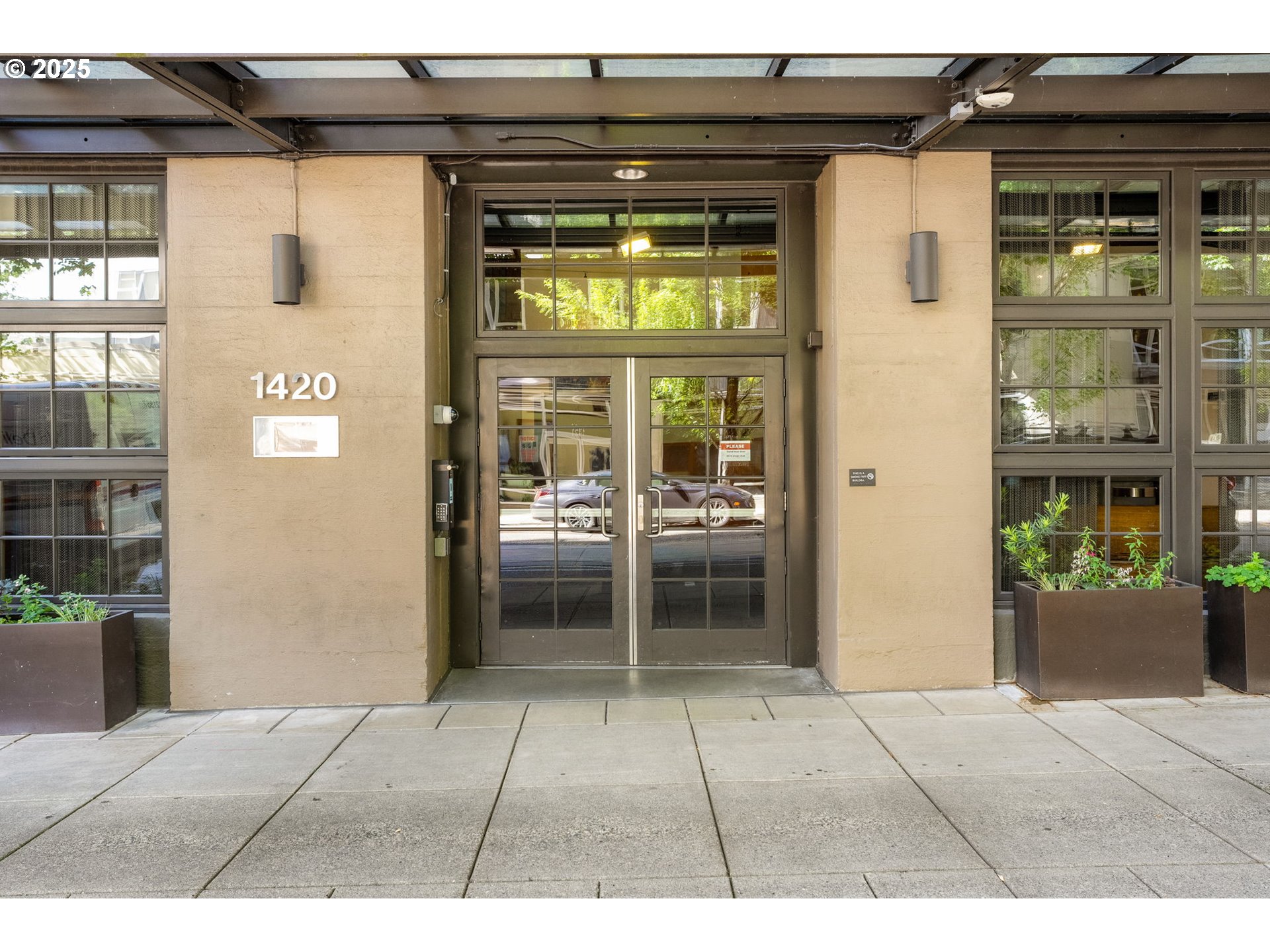 Photo #2: 720638464 Listing 