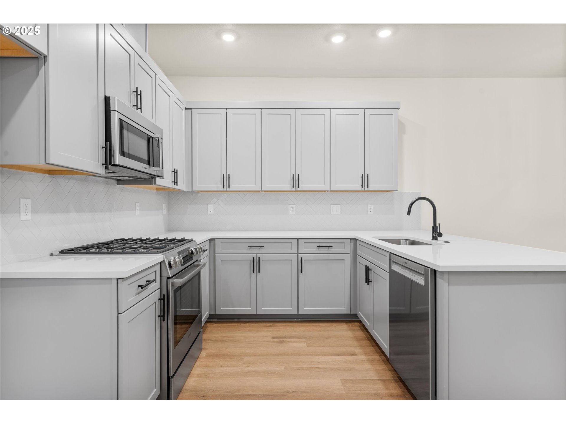 Photo #8: 724349510 Listing: Photo #8