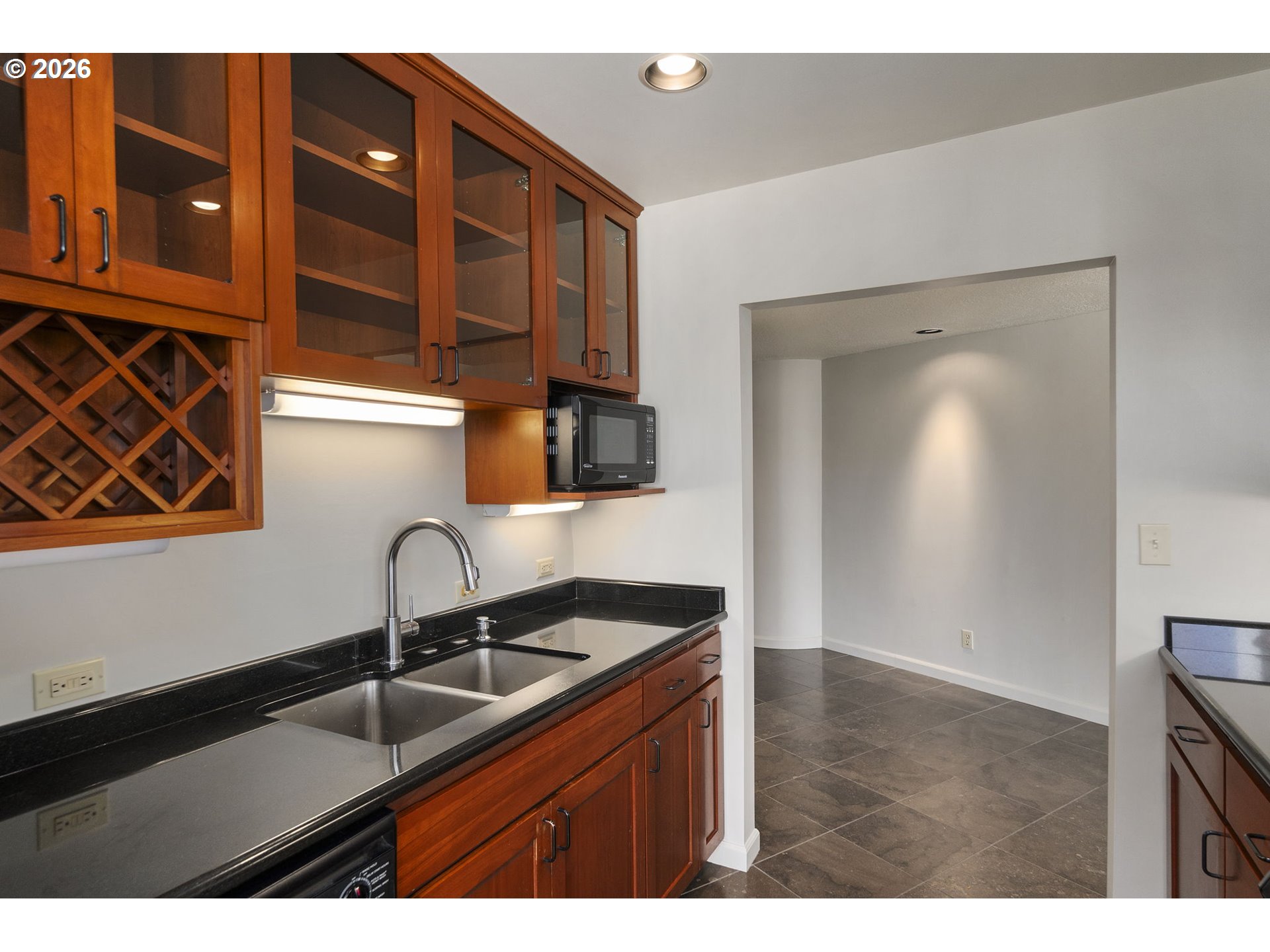 Photo #4: 724421390 Listing: Photo #4