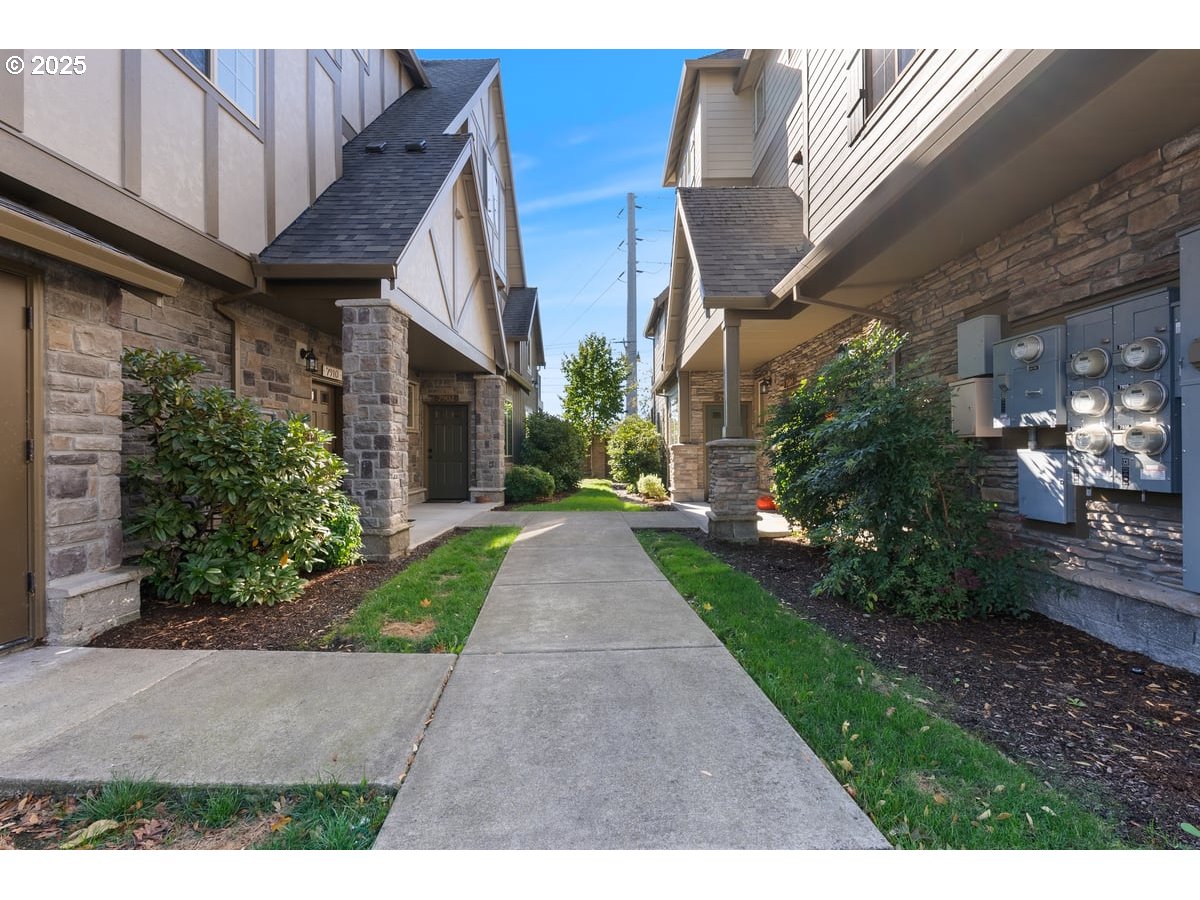 Photo #4: 724740512 Listing 