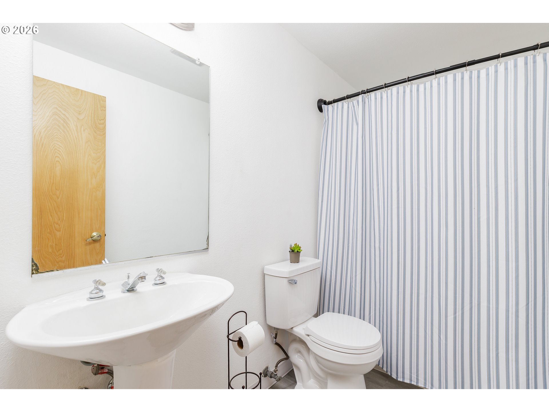 Photo #8: 725681194 Listing: Photo #8