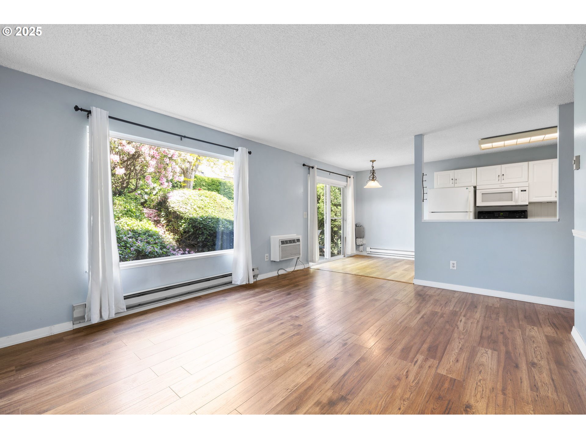 Photo #4: 726501878 Listing: Photo #4