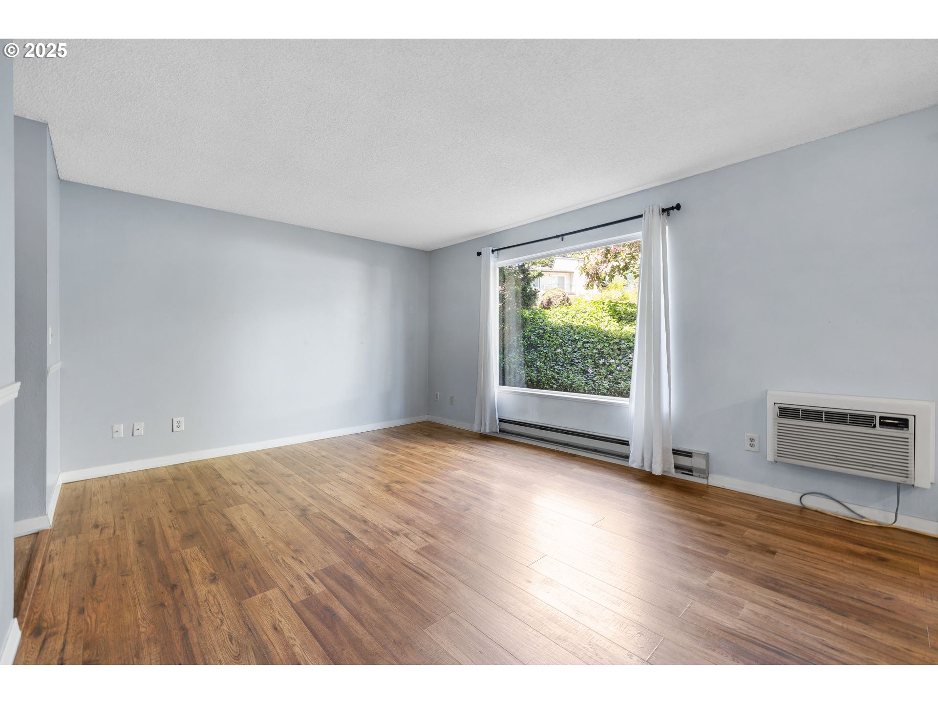 Photo #5: 726501878 Listing: Photo #5