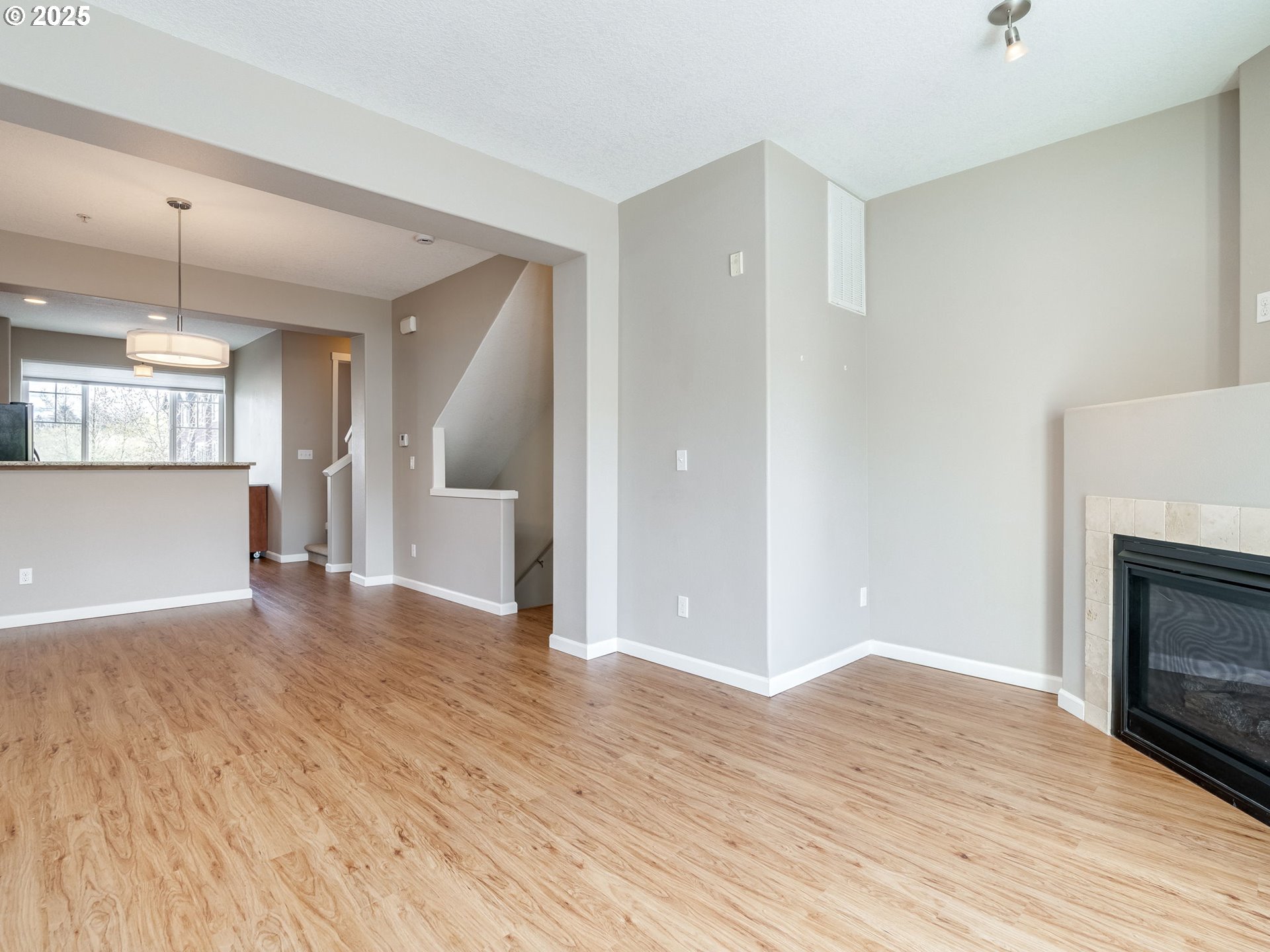 Photo #5: 728374961 Listing: Photo #5