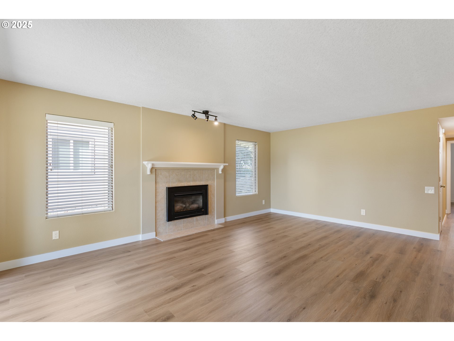 Photo #5: 728434701 Listing 