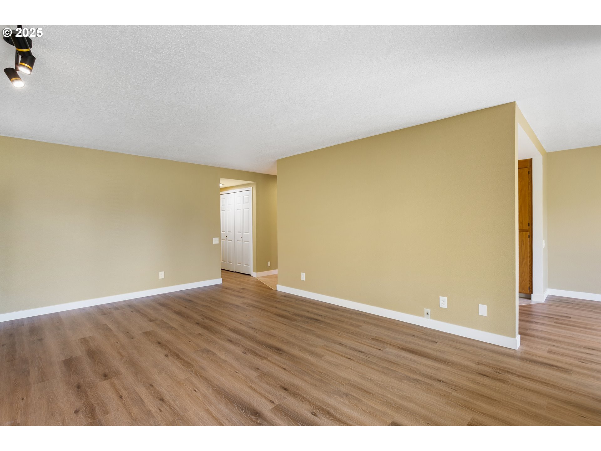 Photo #6: 728434701 Listing 