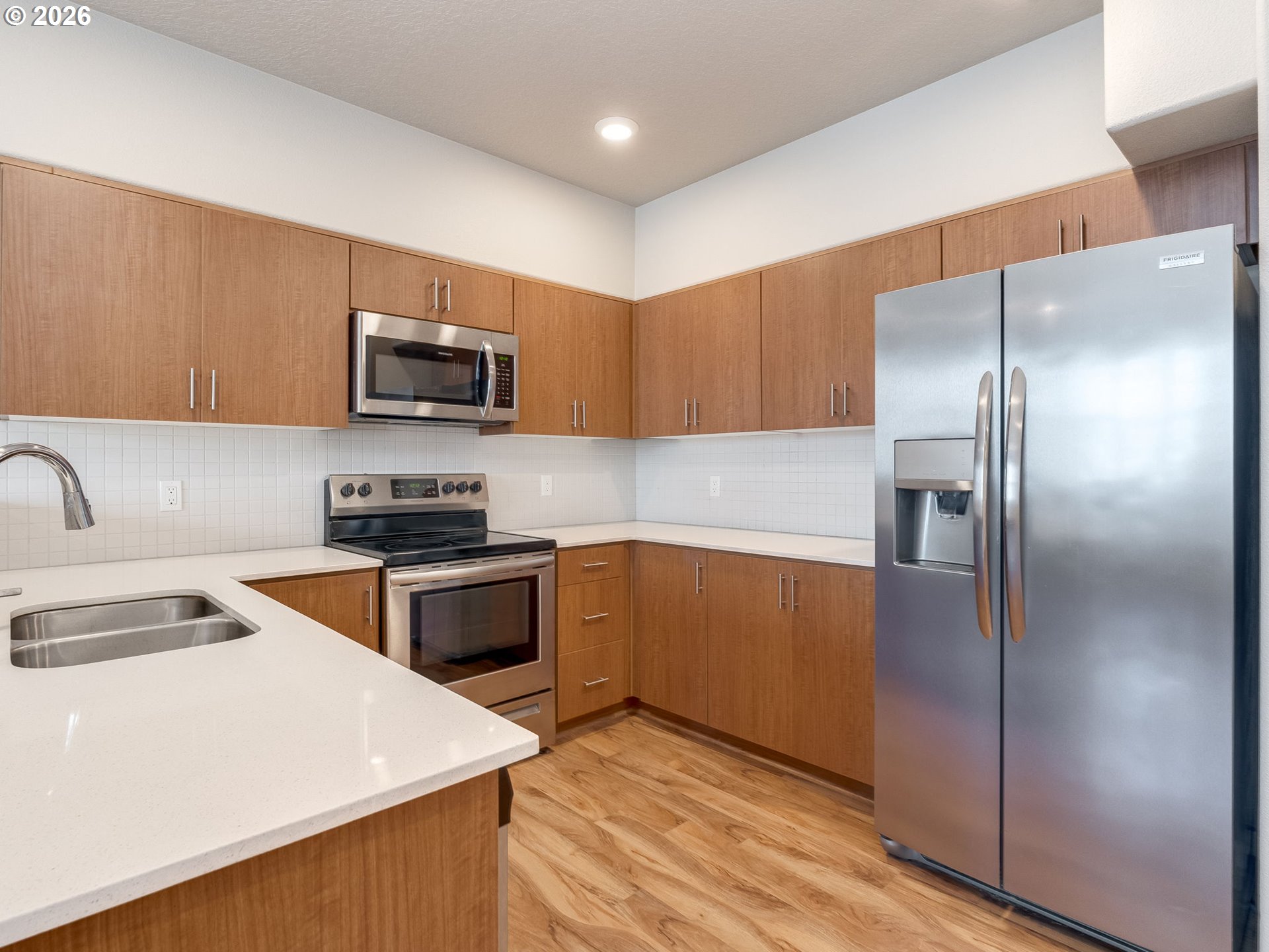 Photo #3: 728720860 Listing: Photo #3