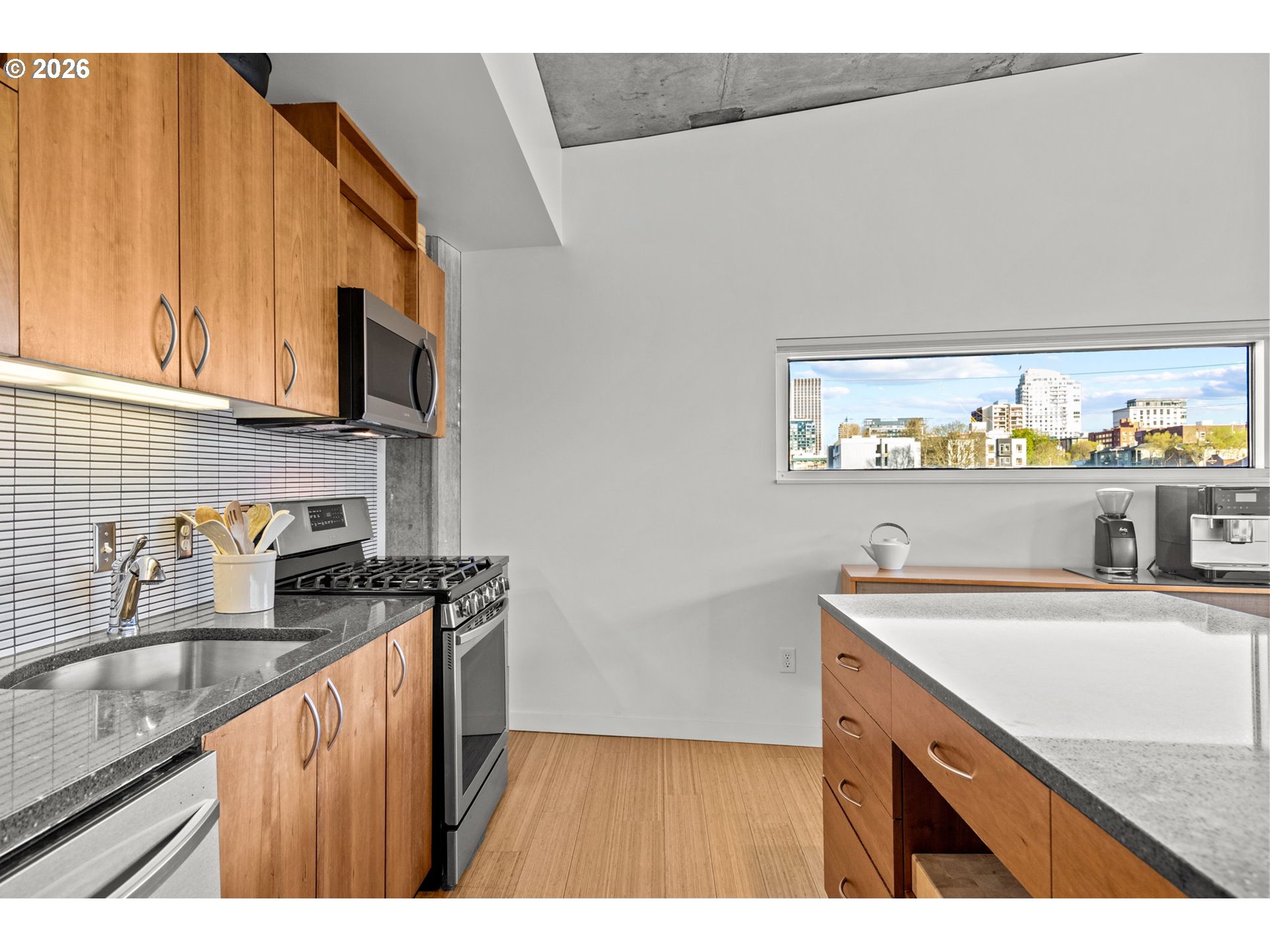 Photo #4: 729582228 Listing: Photo #4