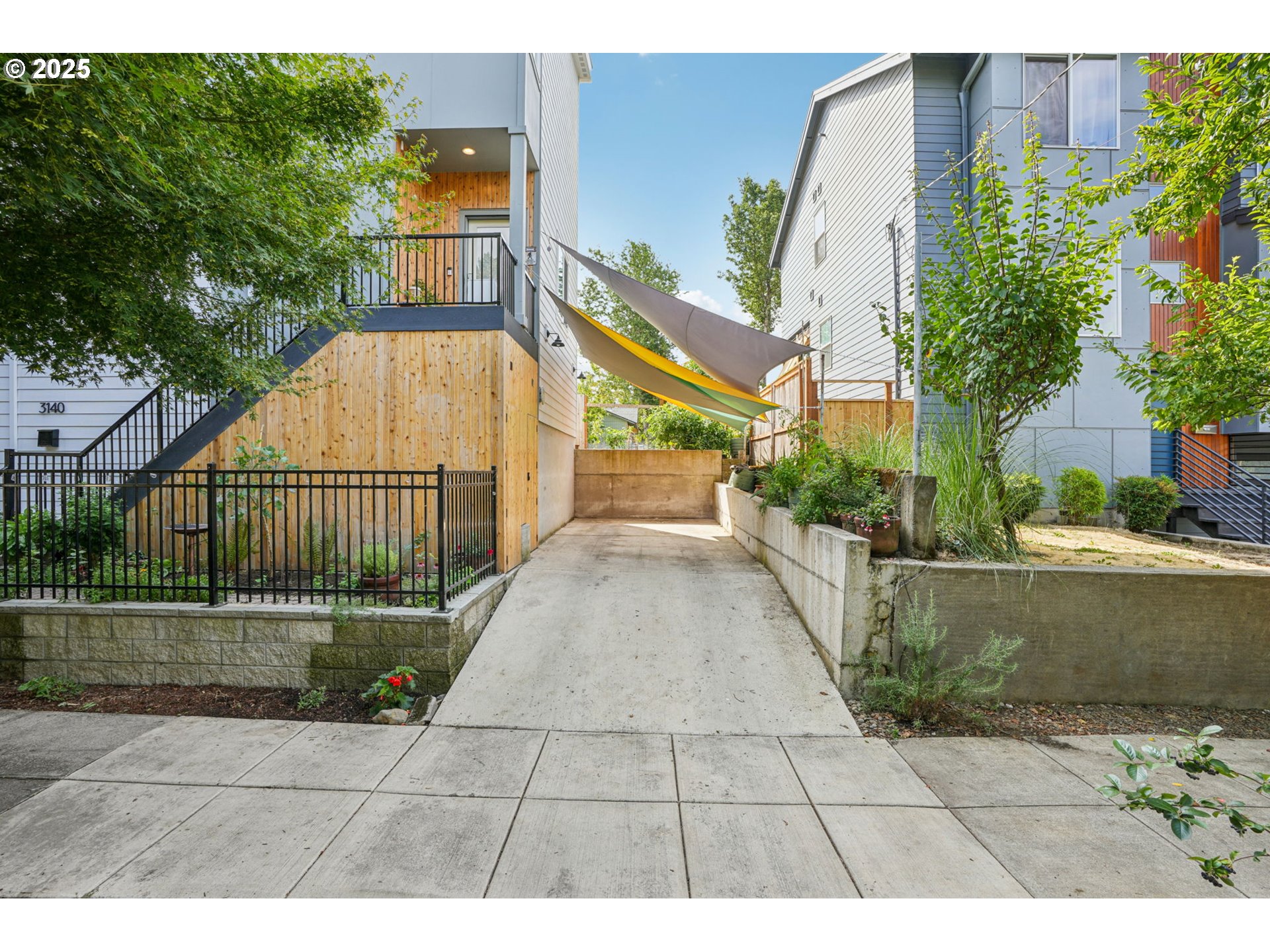 Browse active condo listings in CRESTON KENILWORTH