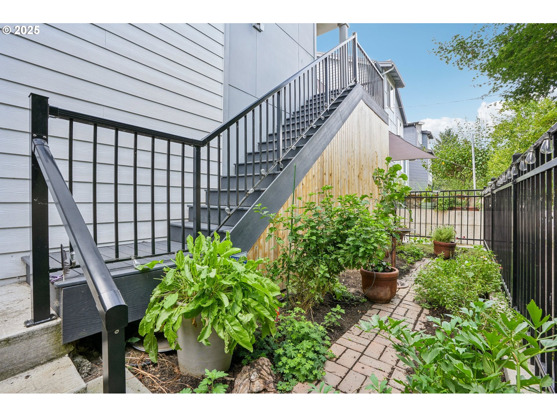 Photo #3: 729613302 Listing 