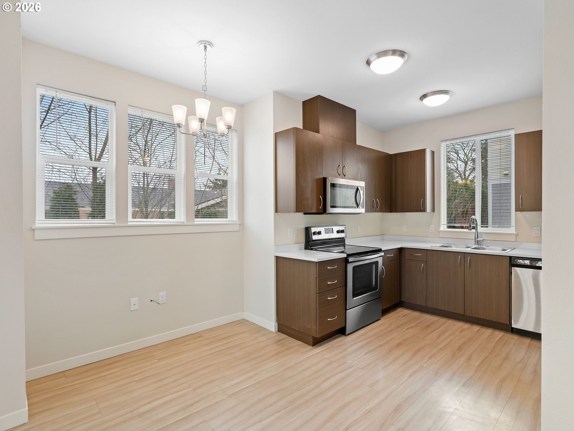 Photo #4: 729624269 Listing: Photo #4