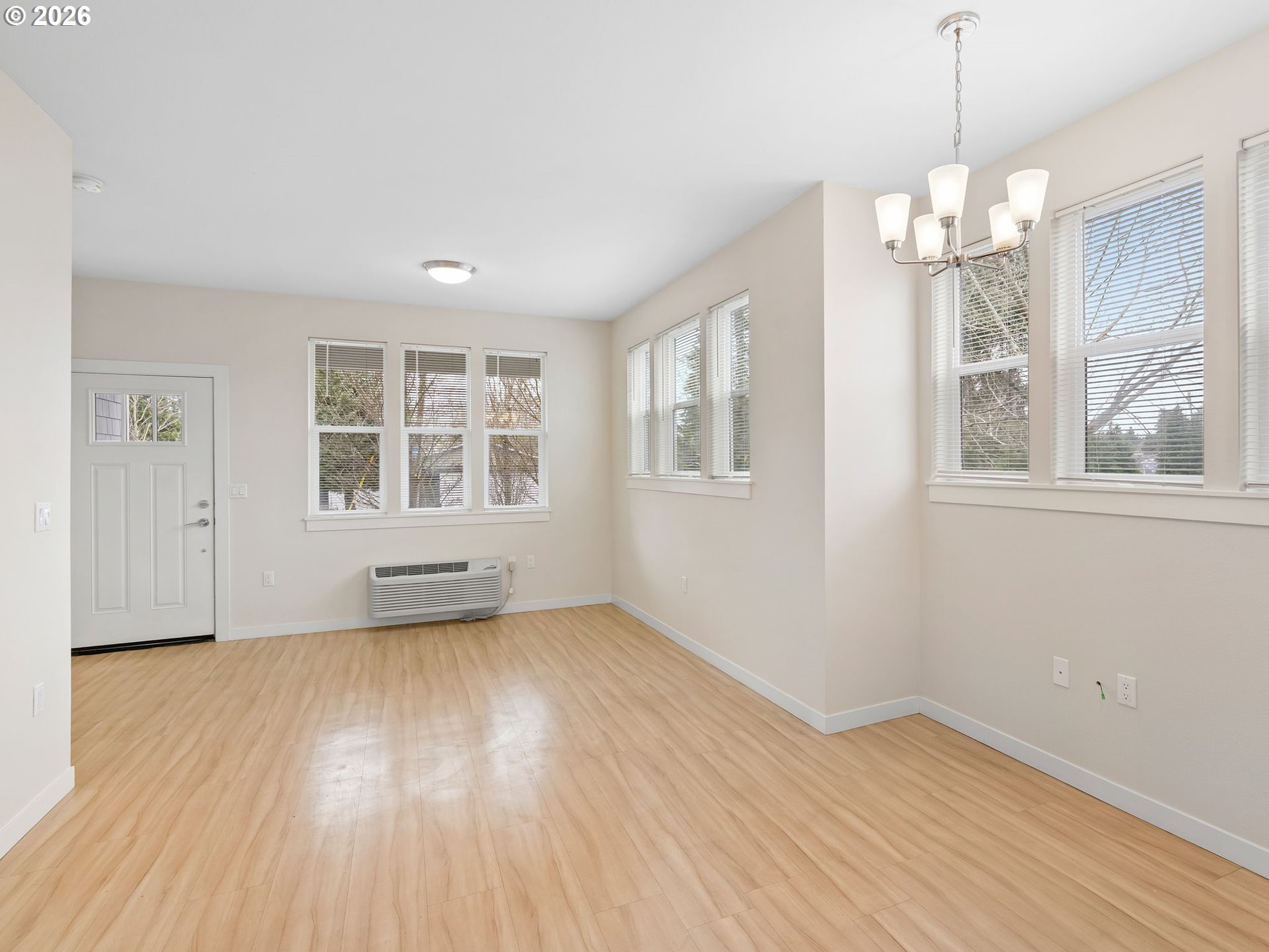 Photo #3: 729624269 Listing: Photo #3