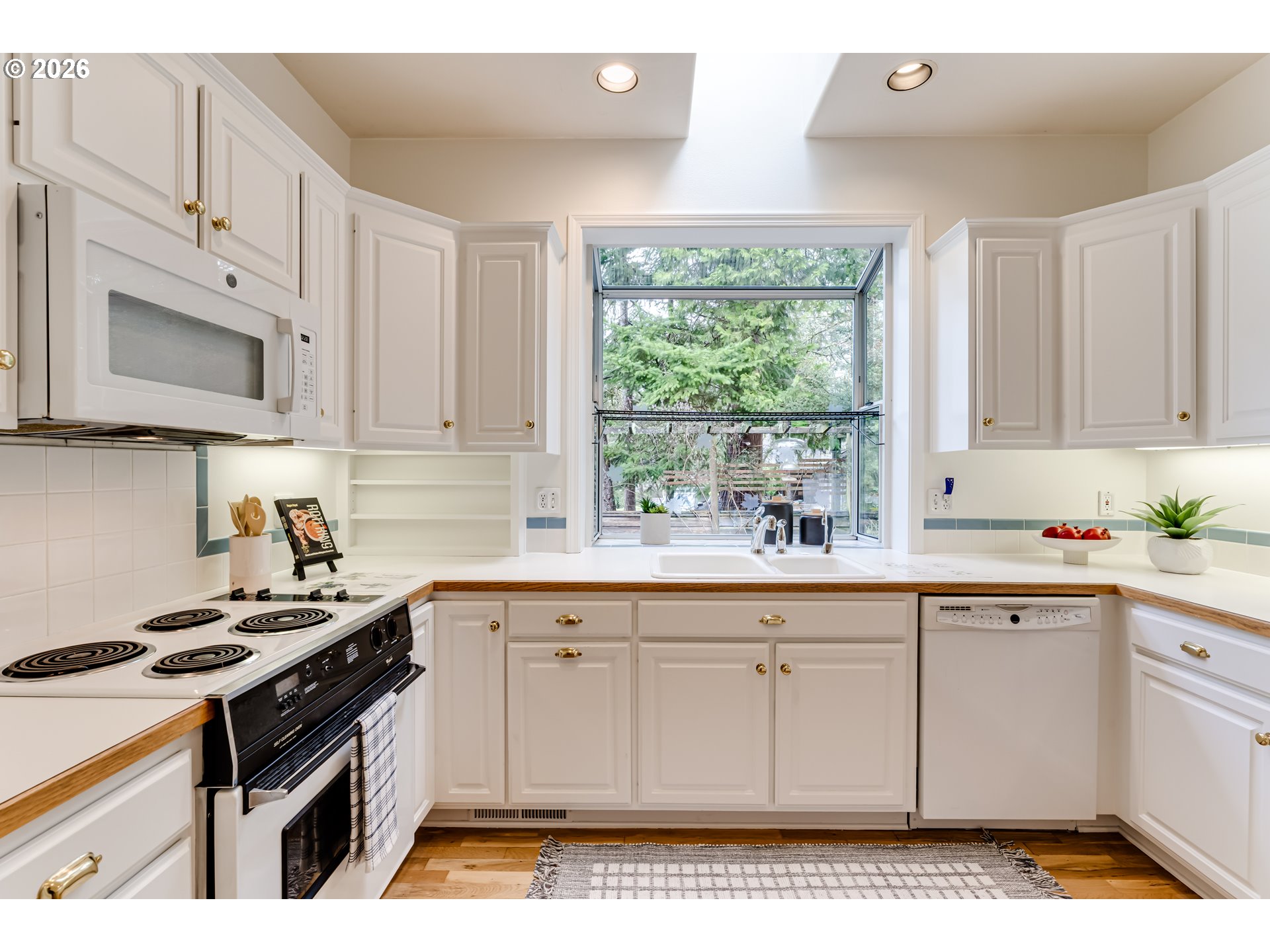 2572 W 28TH AVE, Eugene, OR, 97405