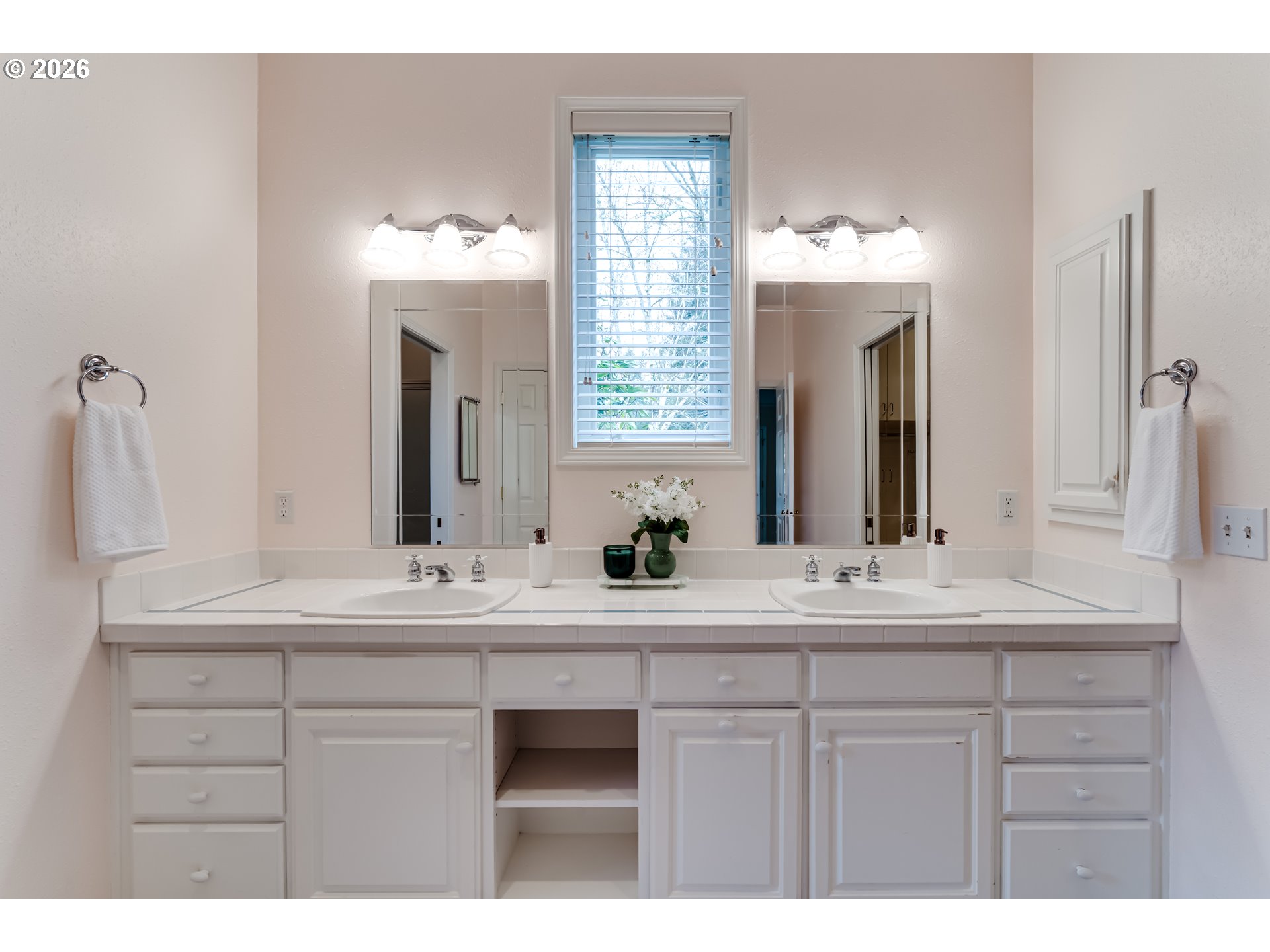 2572 W 28TH AVE, Eugene, OR, 97405