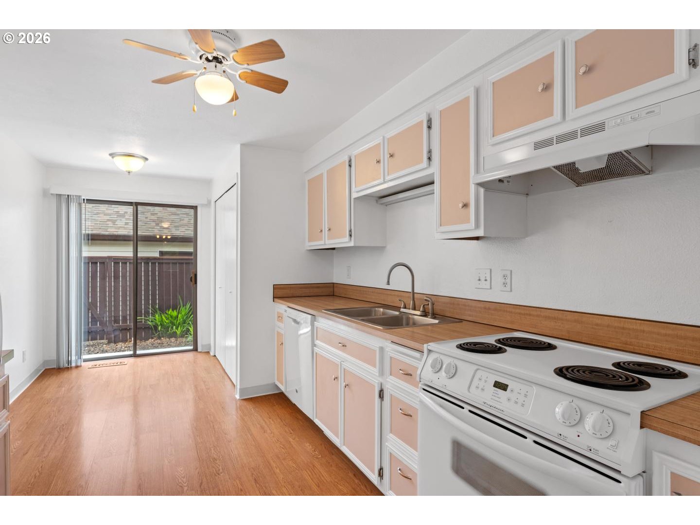 Photo #4: 729905717 Listing: Photo #4