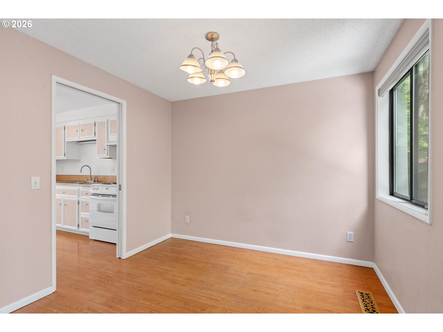 Photo #1: 729905717 Listing: Photo #1
