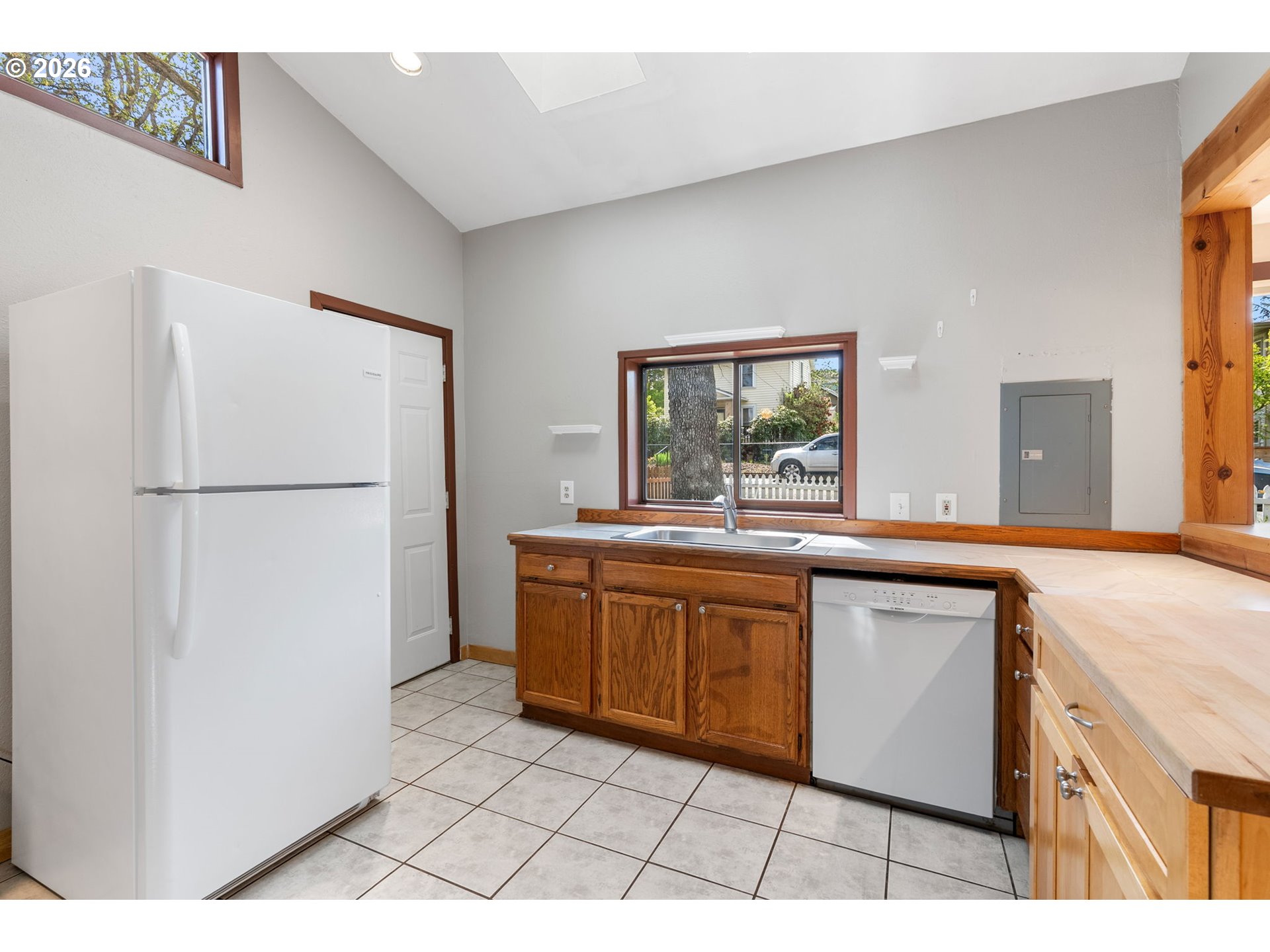 1220 EUGENE ST, Hood River, OR, 97031